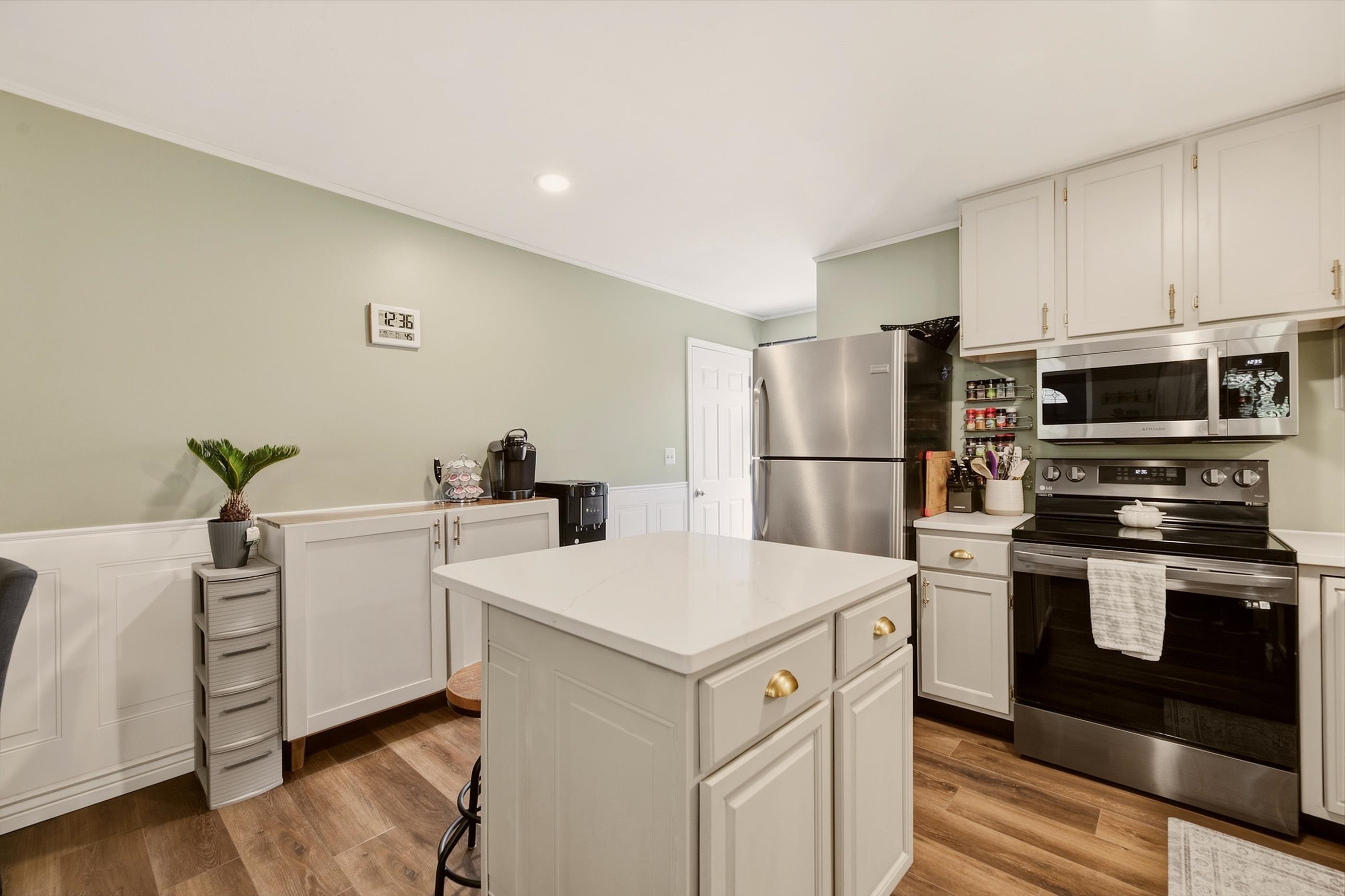 1306 N Scouller Property Photo 8