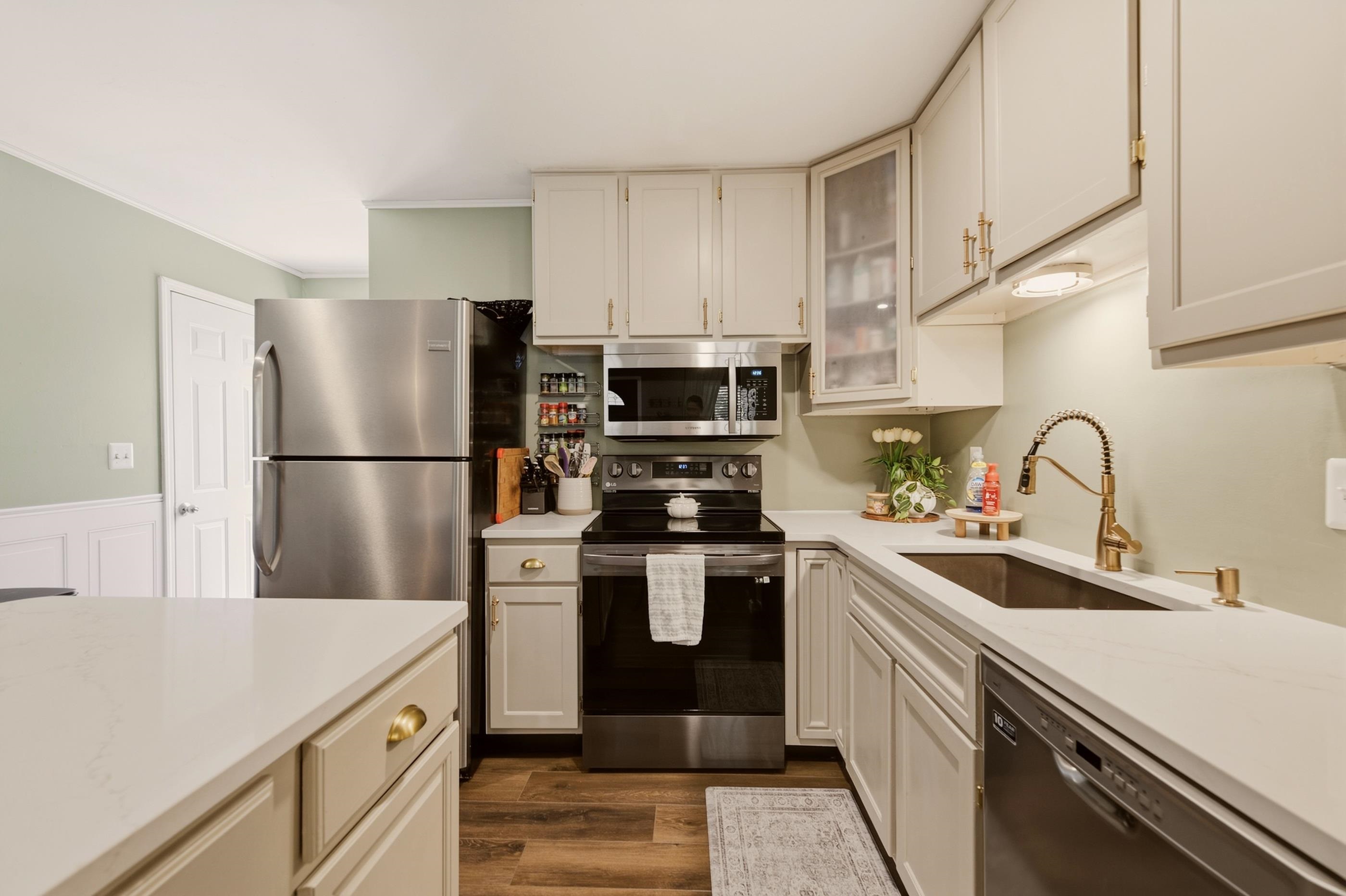 1306 N Scouller Property Photo 12