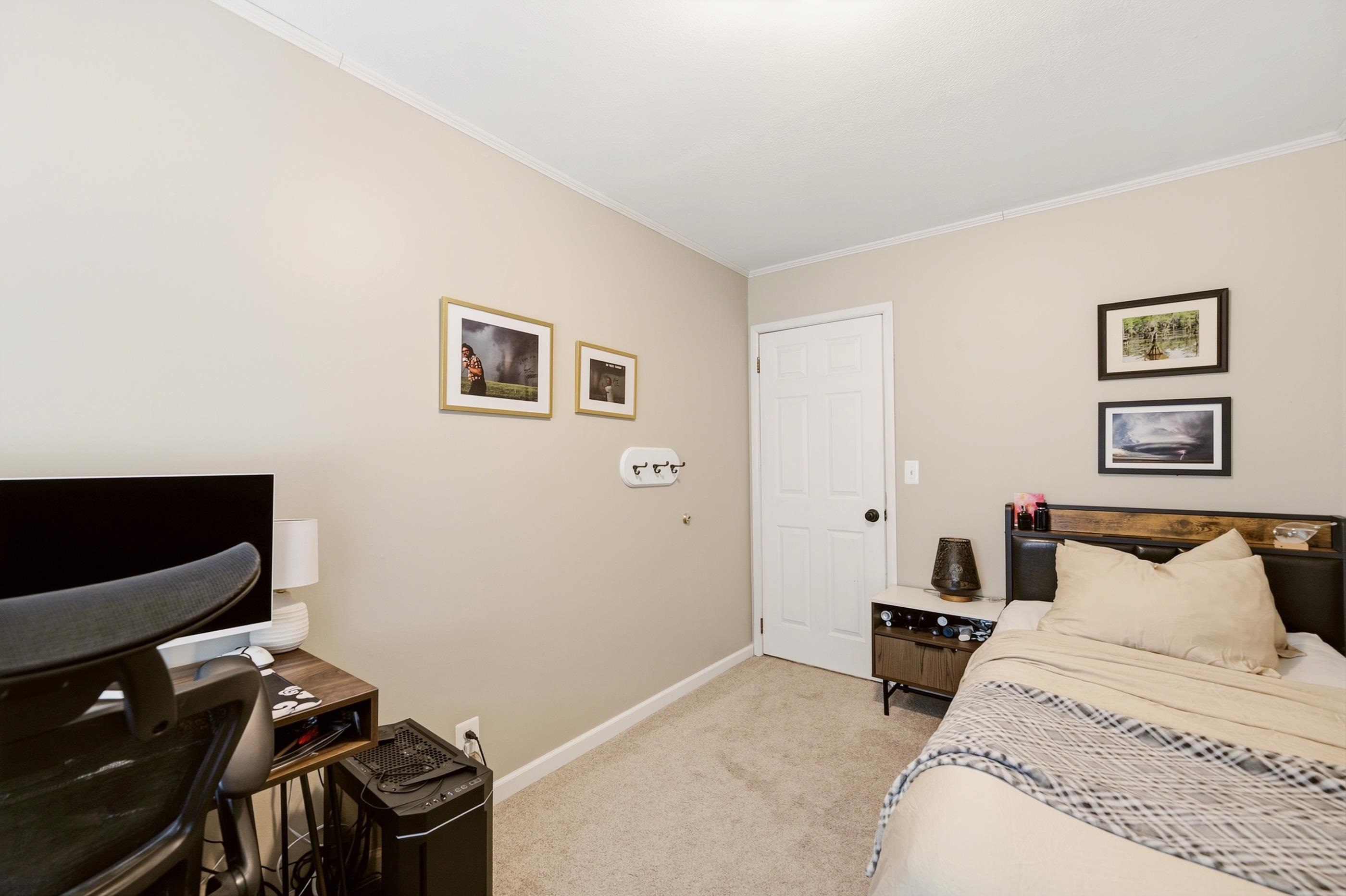 1306 N Scouller Property Photo 18