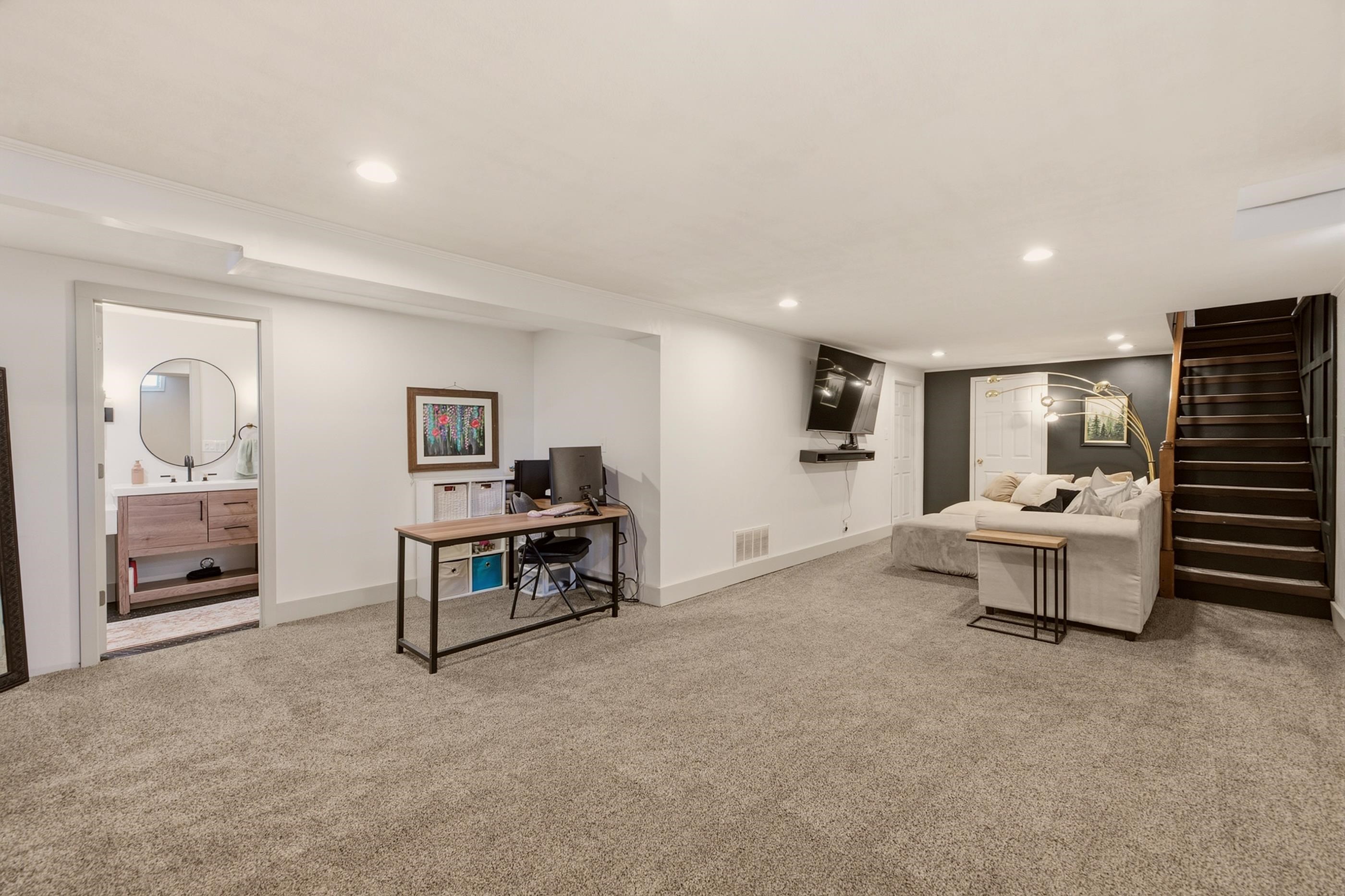 1306 N Scouller Property Photo 27