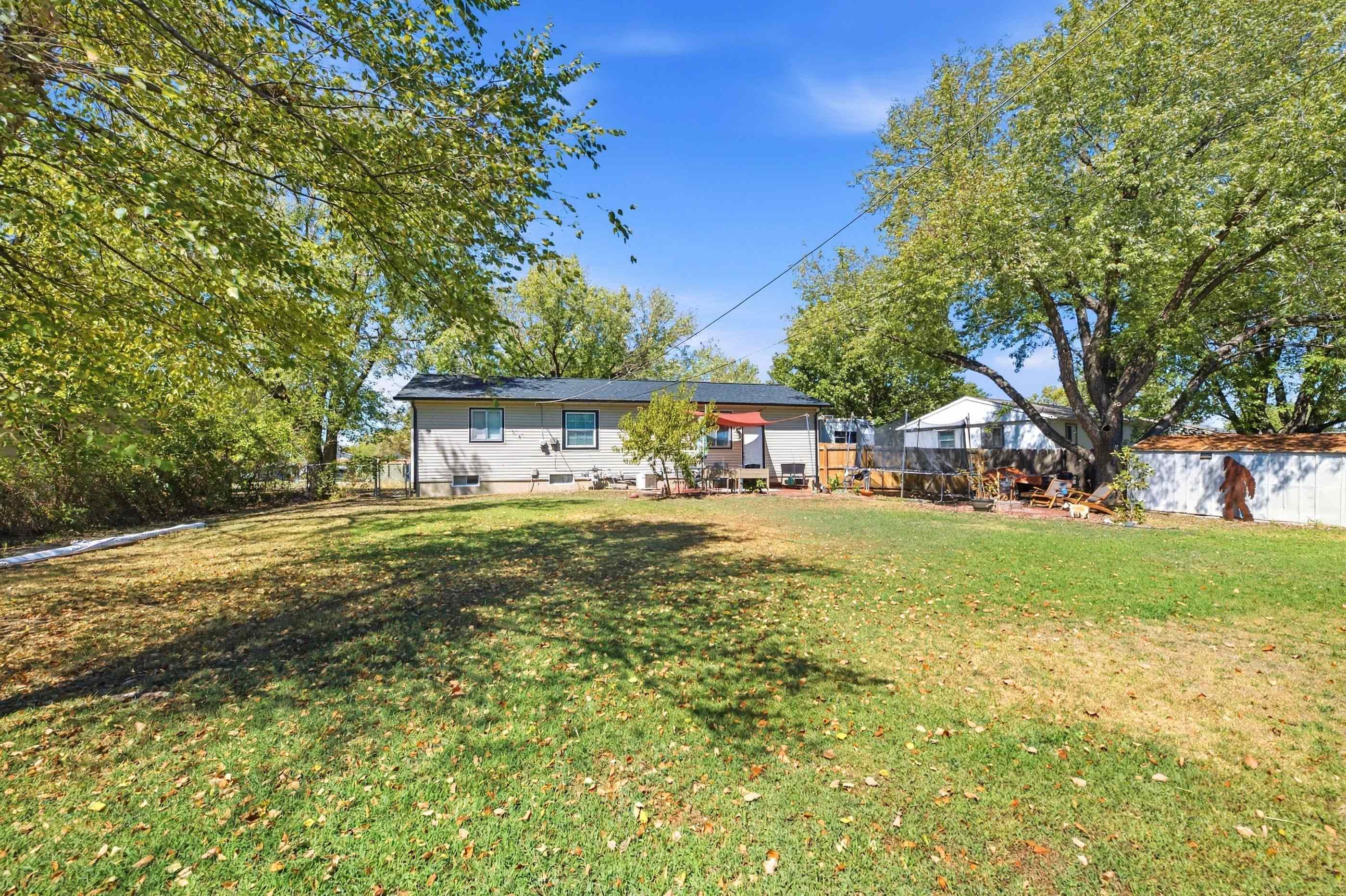 1306 N Scouller Property Photo 35
