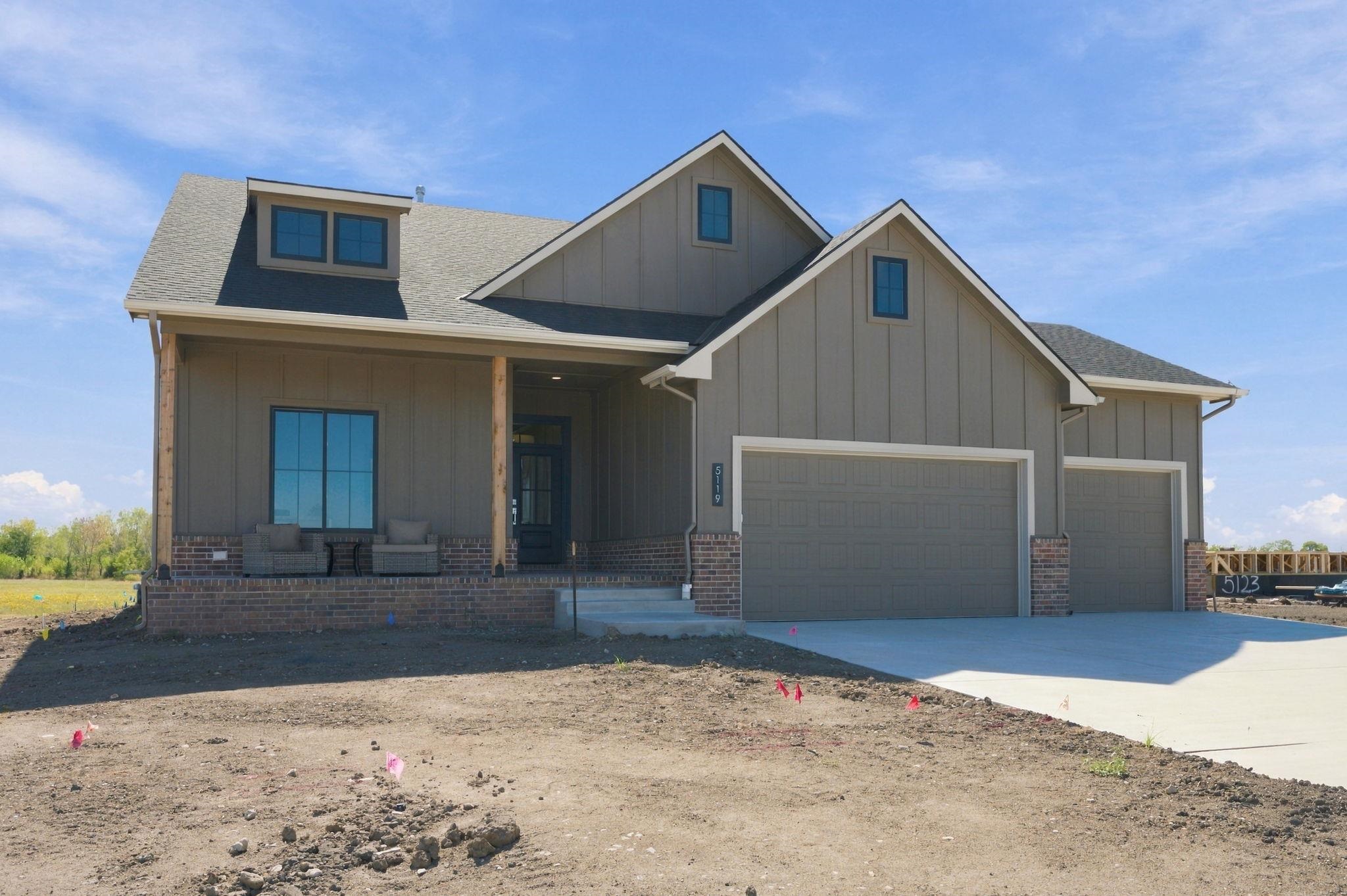 5119 N Highland Property Photo 2