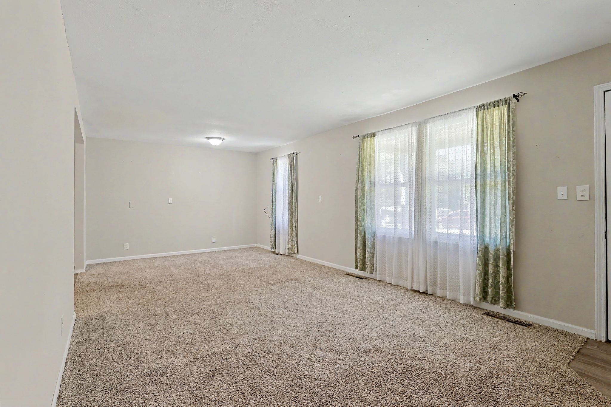 503 W Conyers Ave Property Photo 5