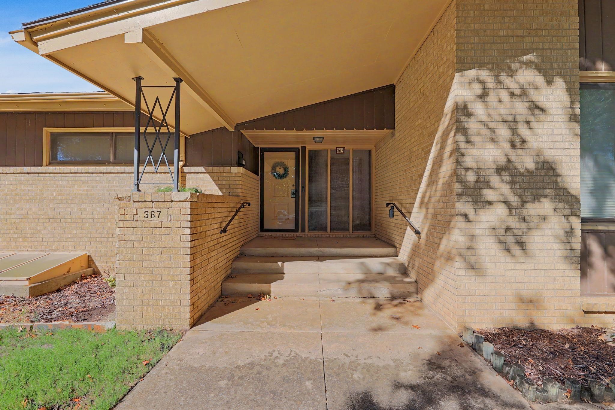 367 N Fairway Ave Property Photo 4