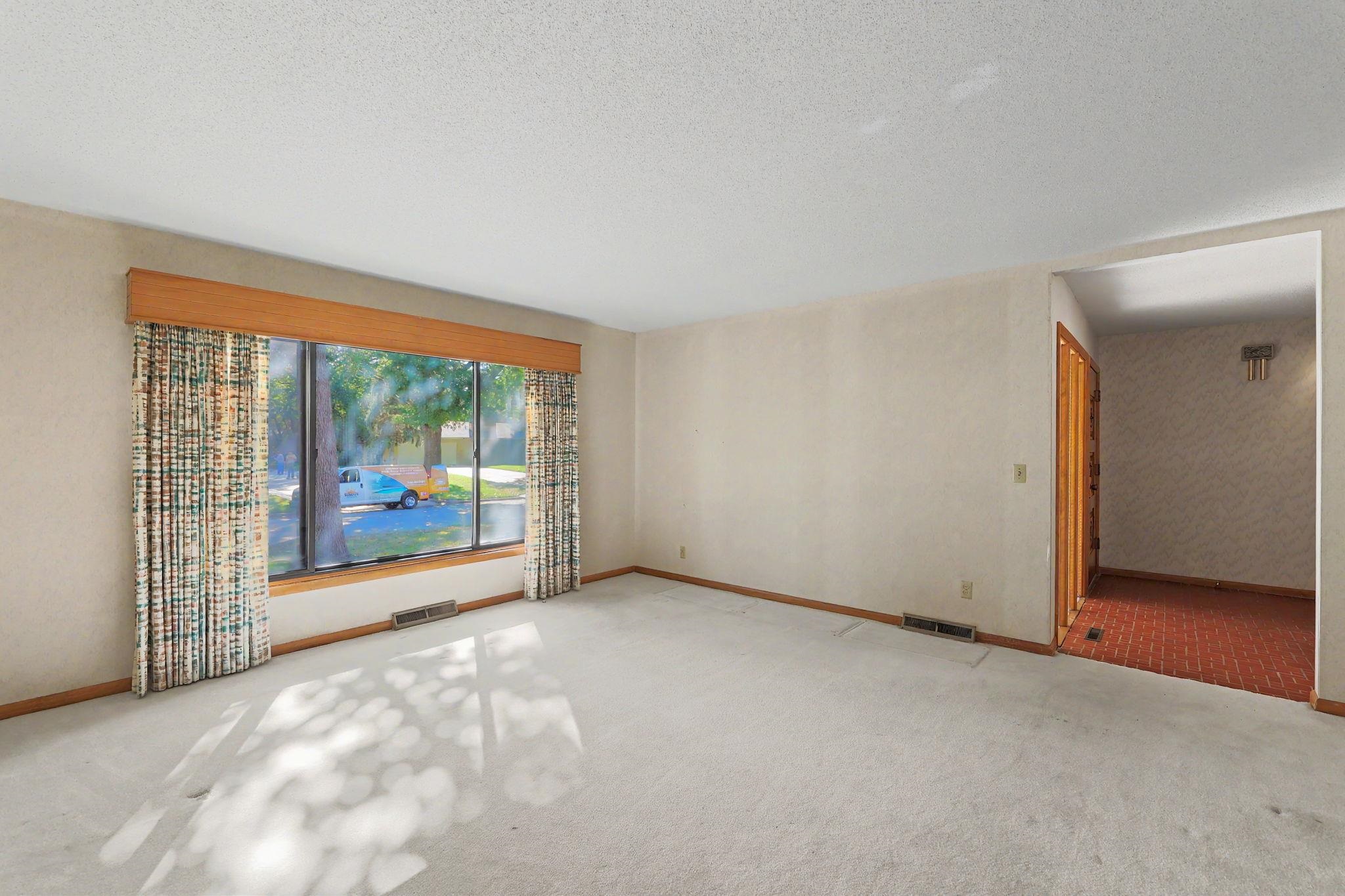 367 N Fairway Ave Property Photo 9