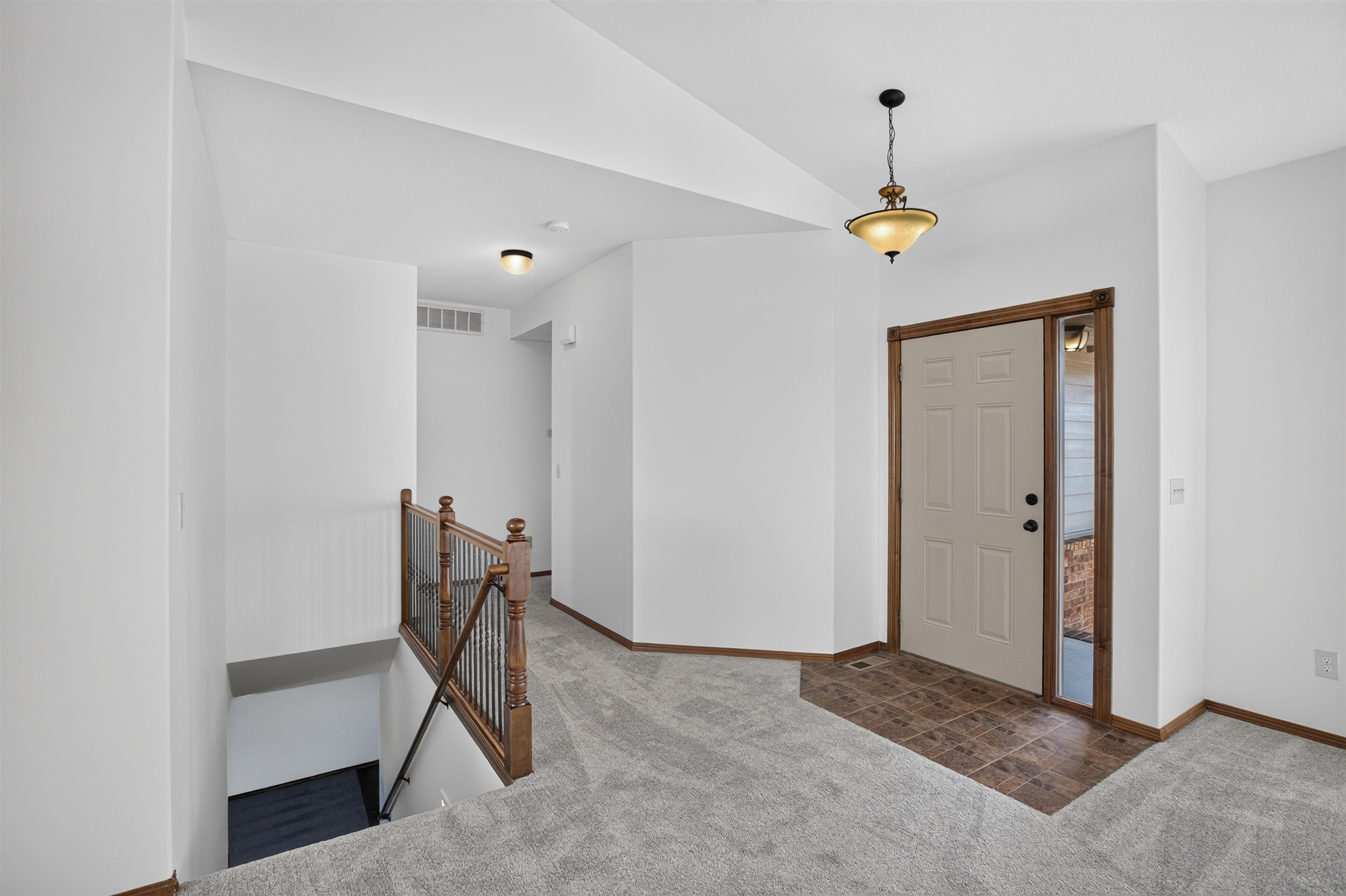 5216 N Colonial Property Photo 3