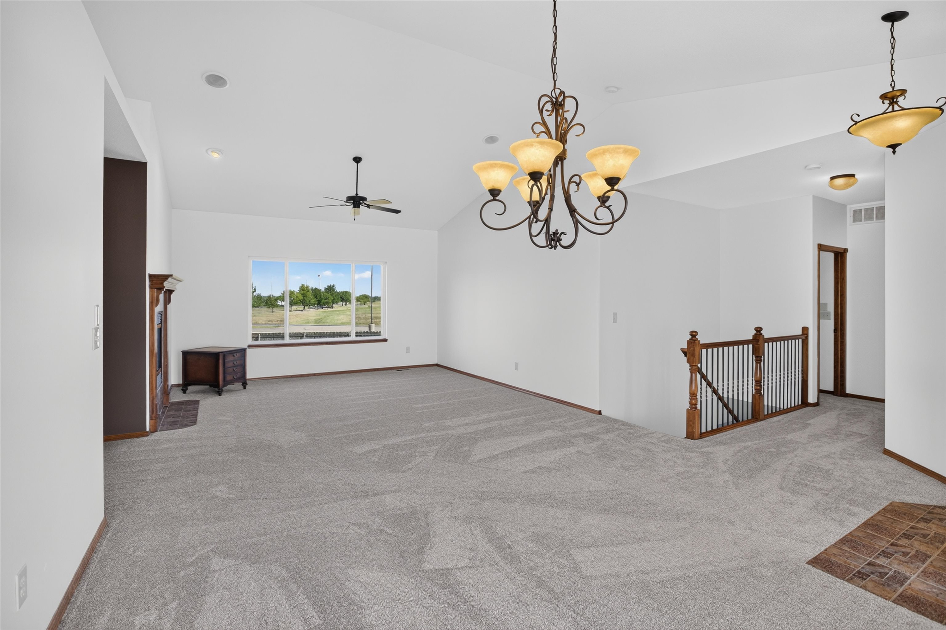 5216 N Colonial Property Photo 4