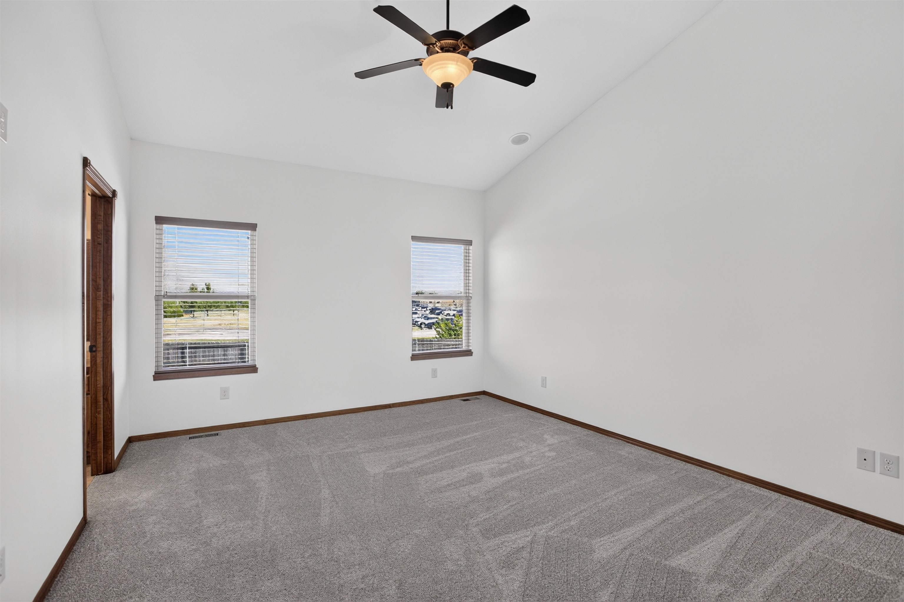 5216 N Colonial Property Photo 13