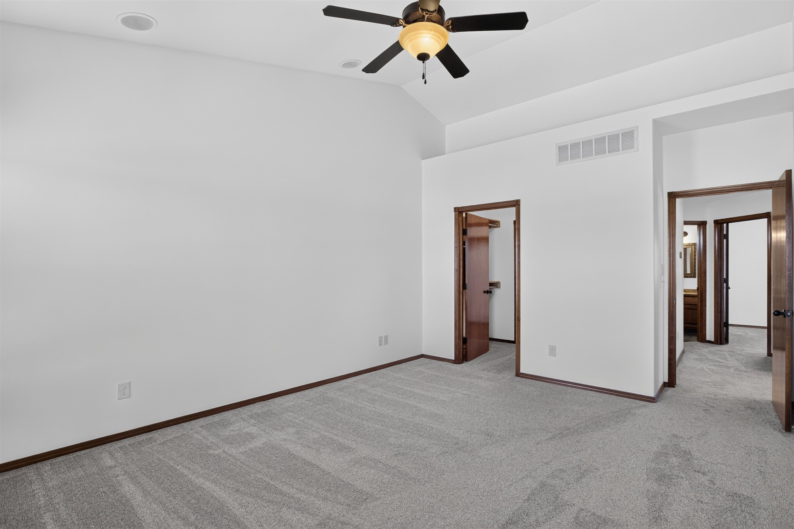 5216 N Colonial Property Photo 14