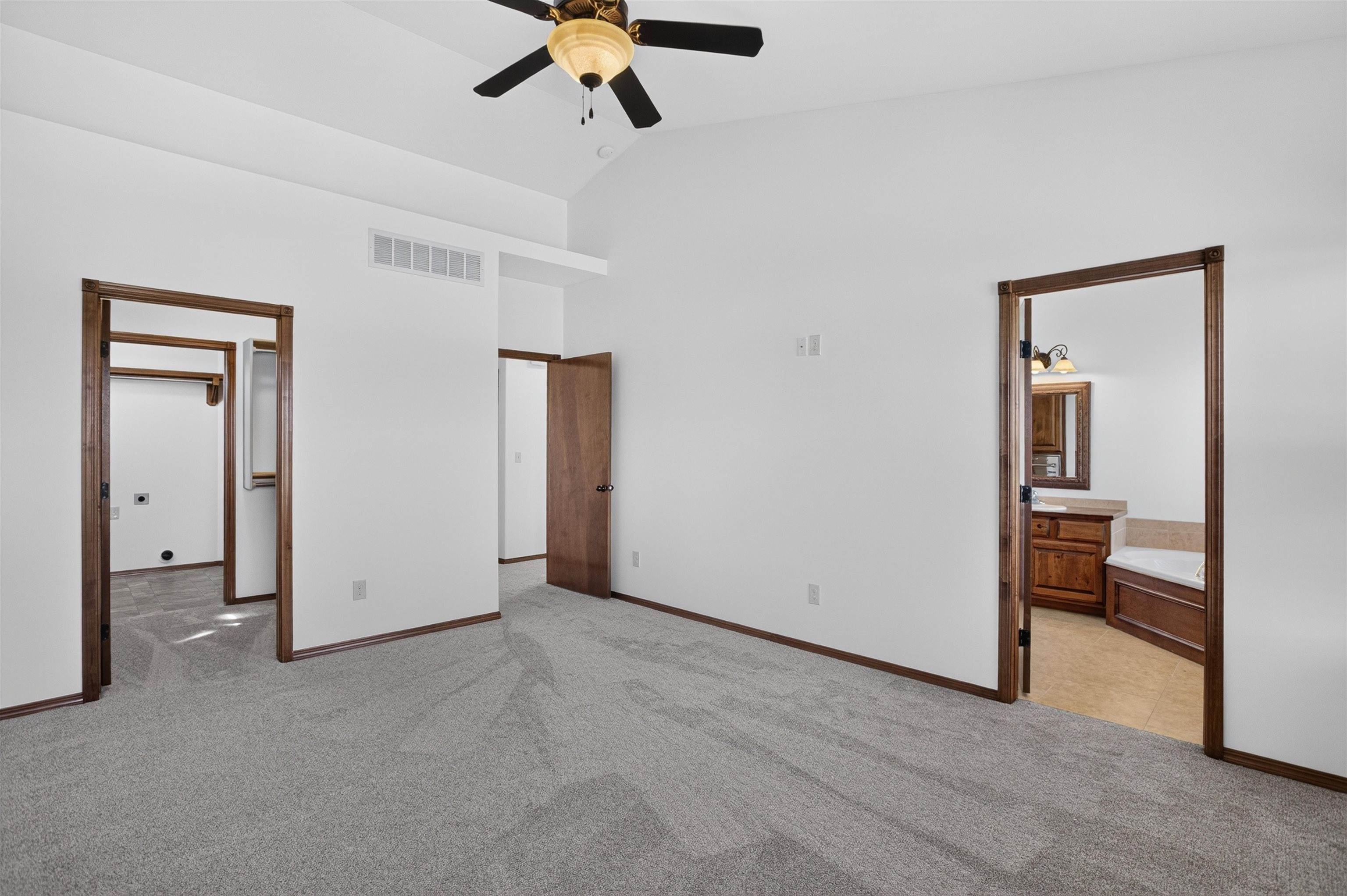 5216 N Colonial Property Photo 15