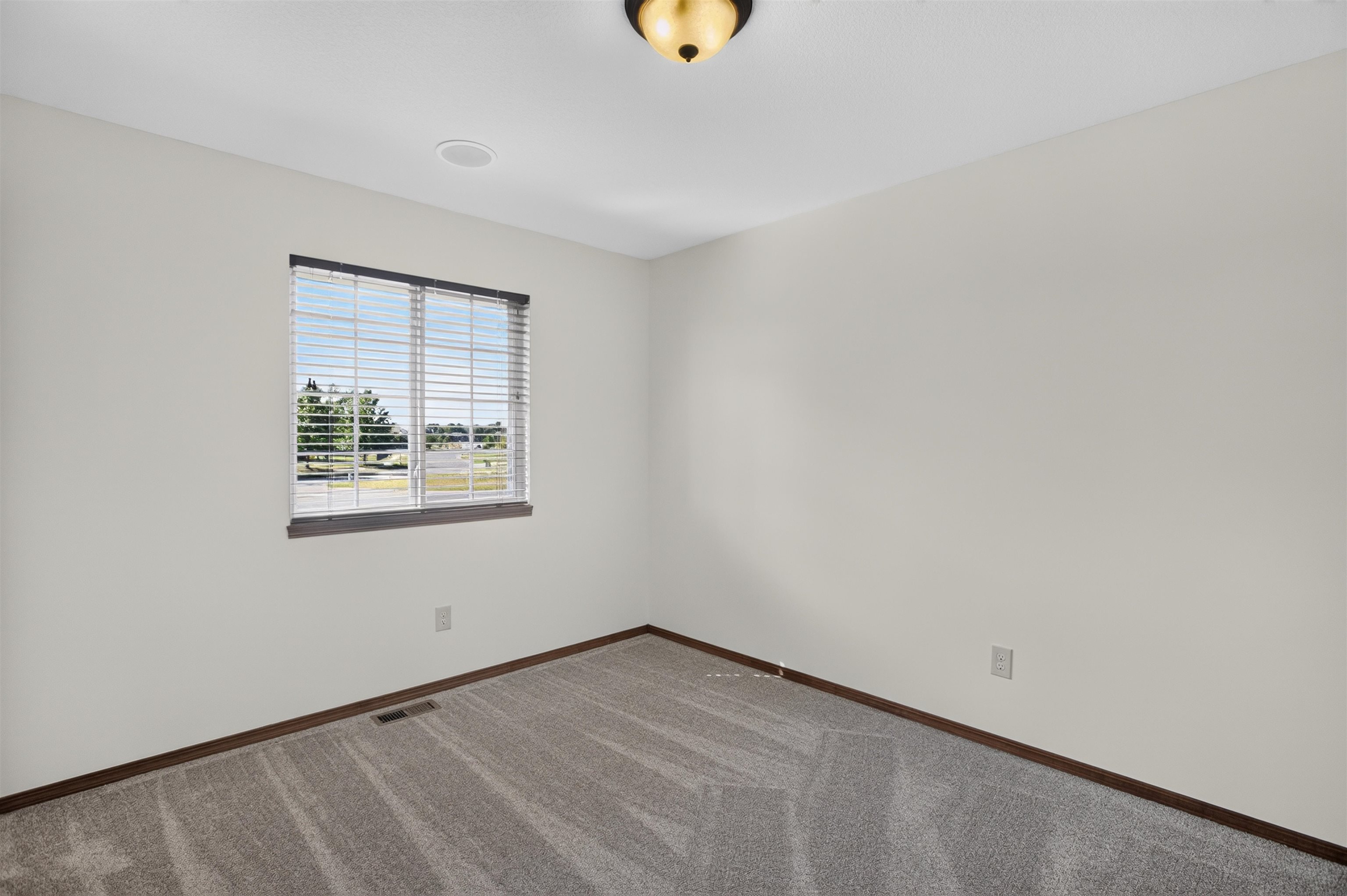 5216 N Colonial Property Photo 20