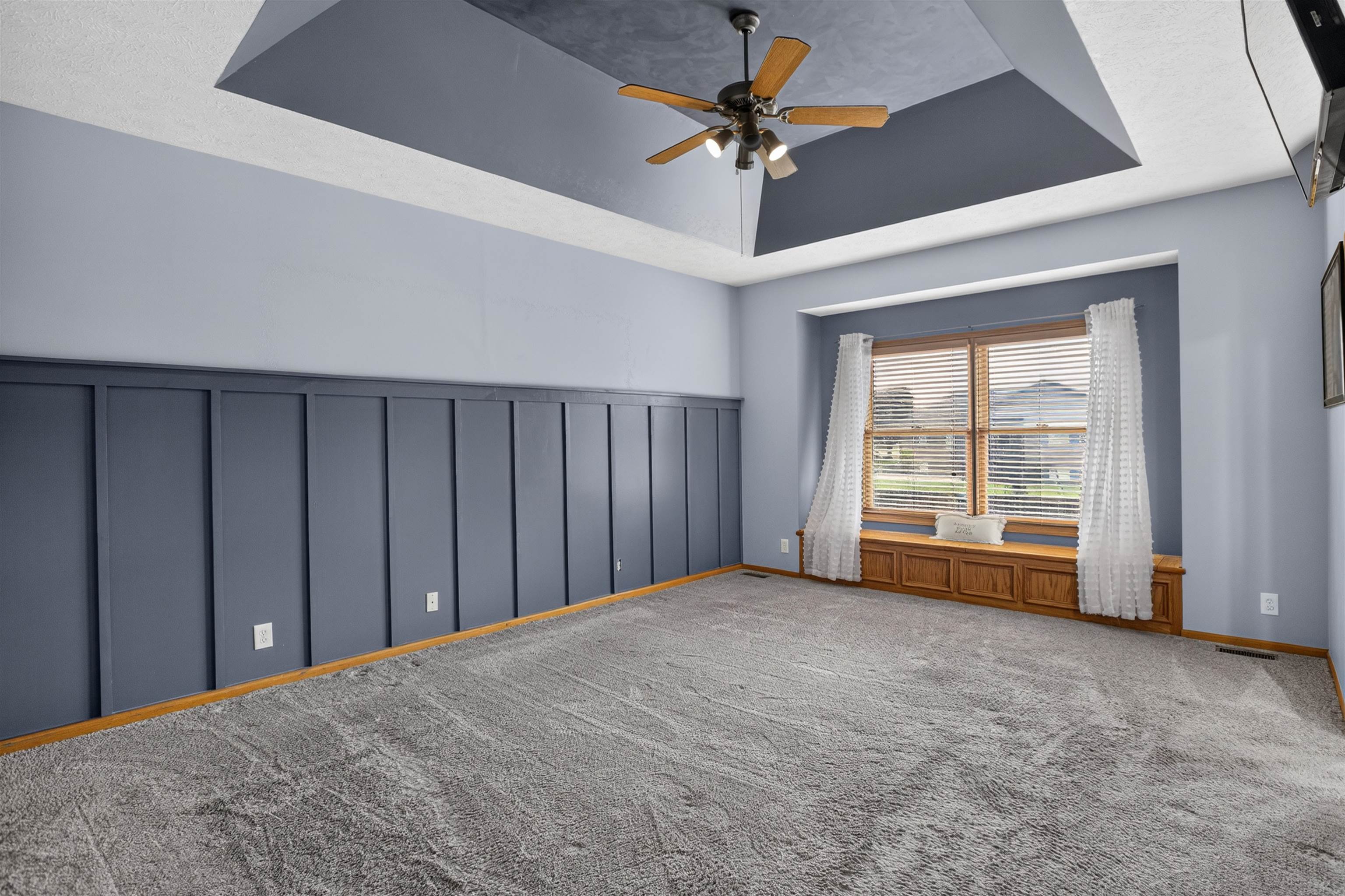 1601 E Fallbrook Property Photo 11