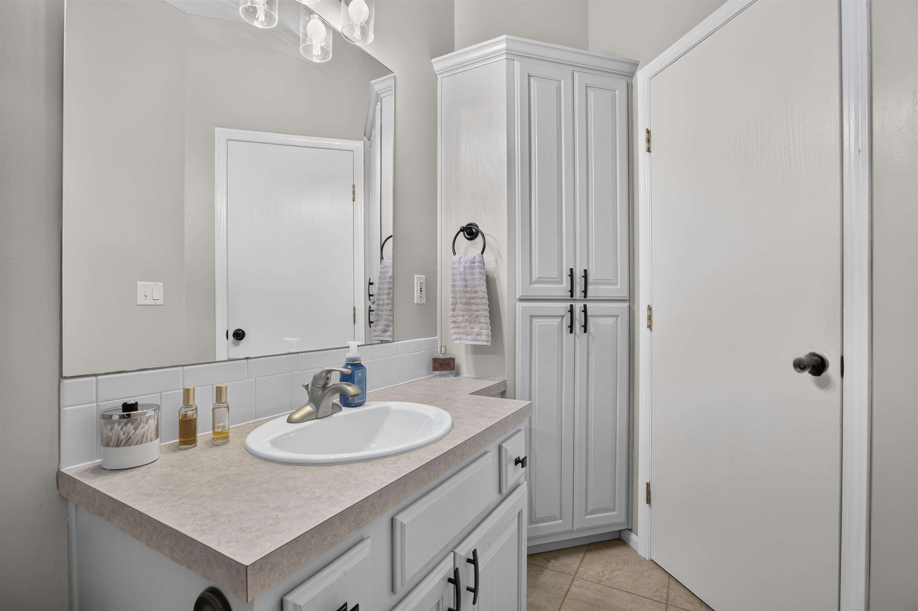 1601 E Fallbrook Property Photo 17