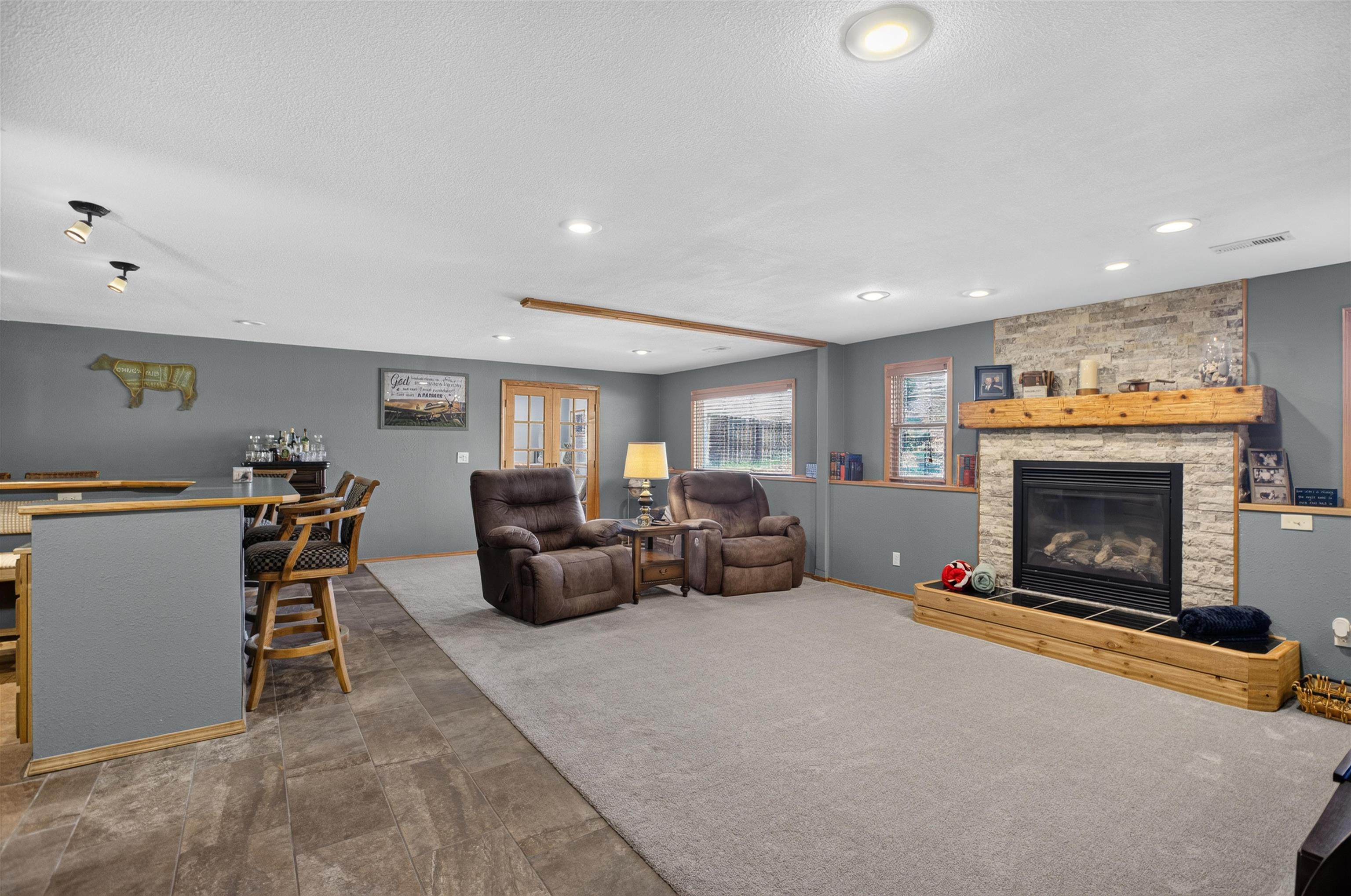 1601 E Fallbrook Property Photo 19