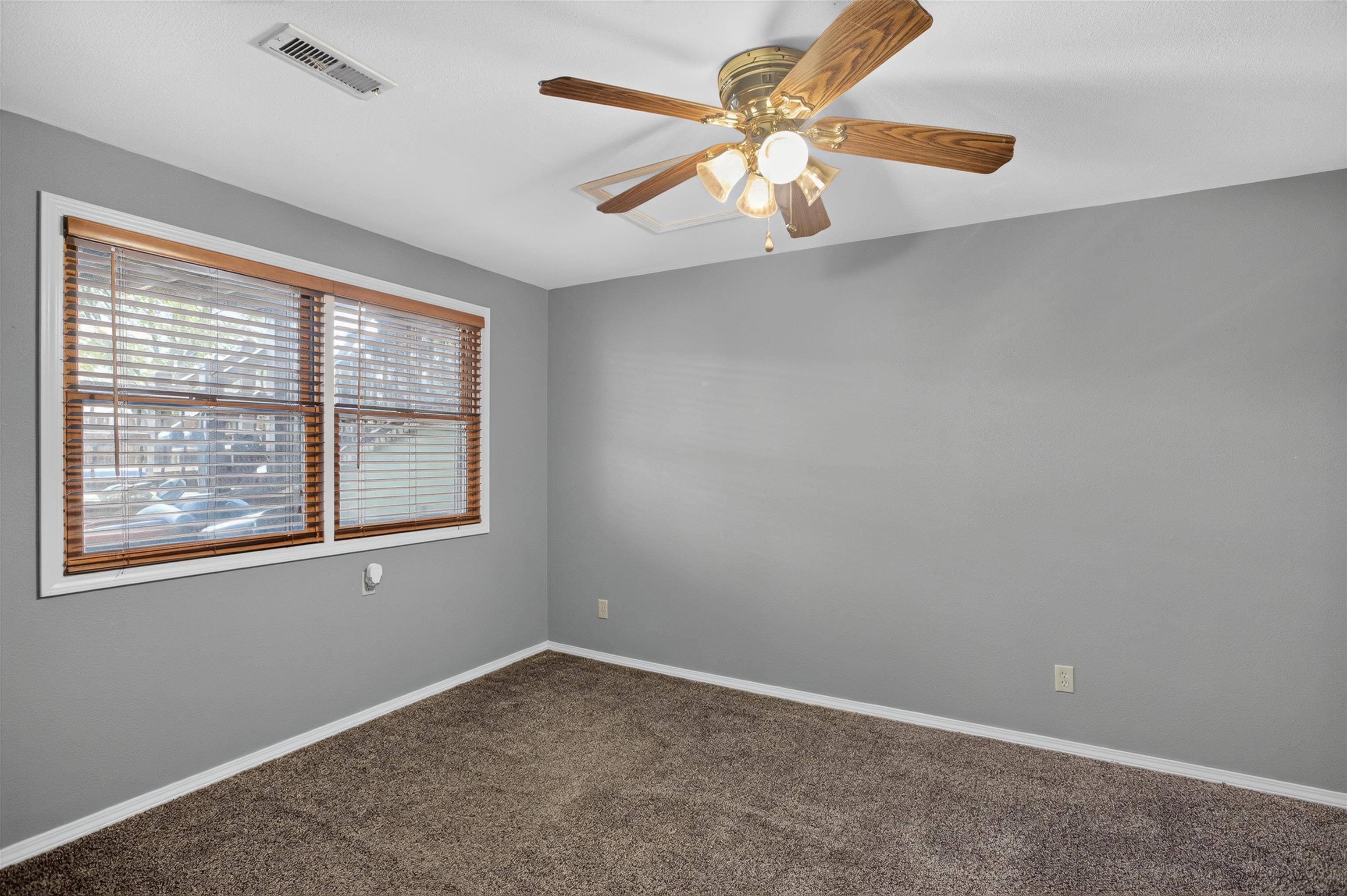 1601 E Fallbrook Property Photo 26