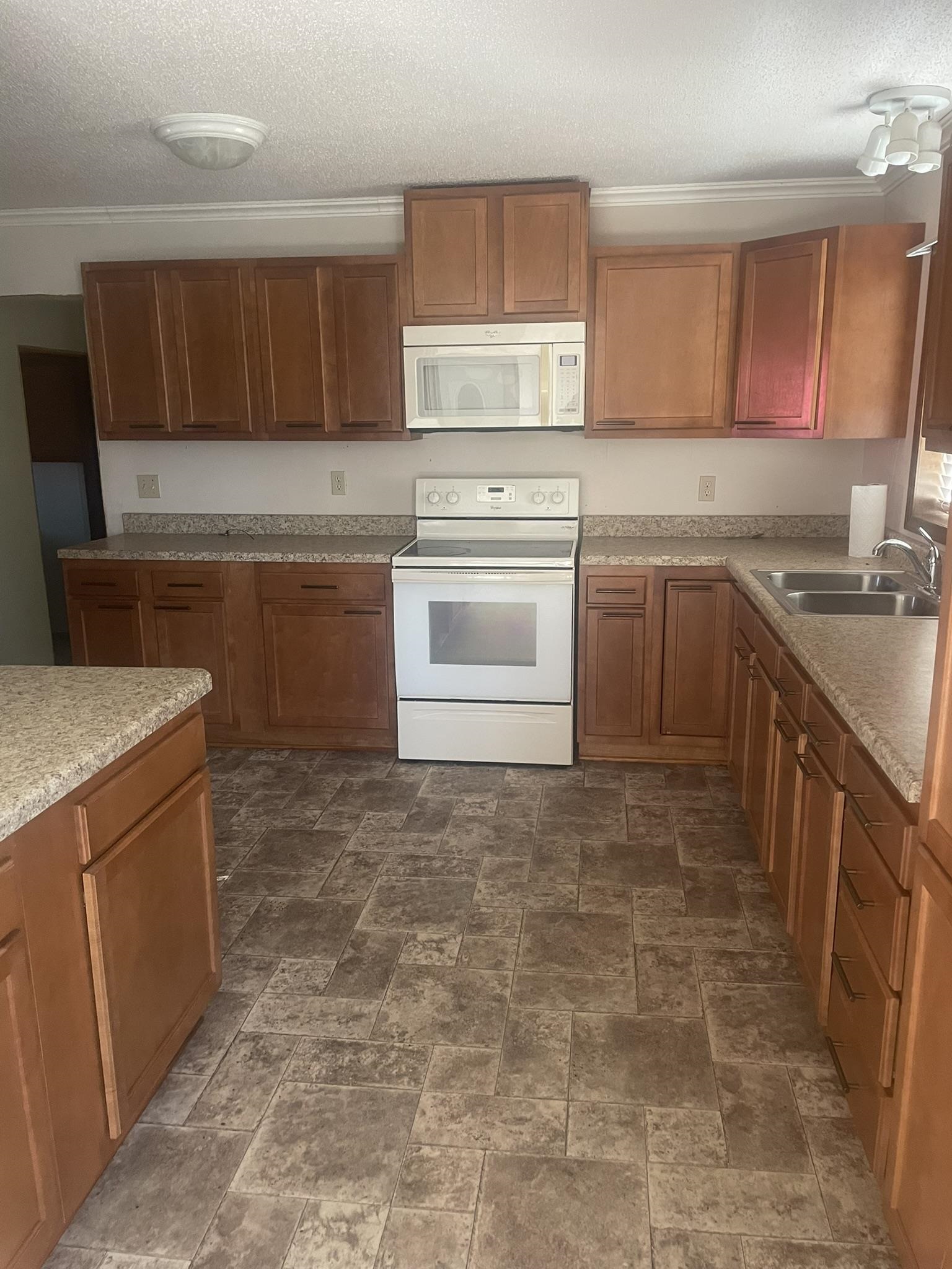 1107 Main Property Photo 8