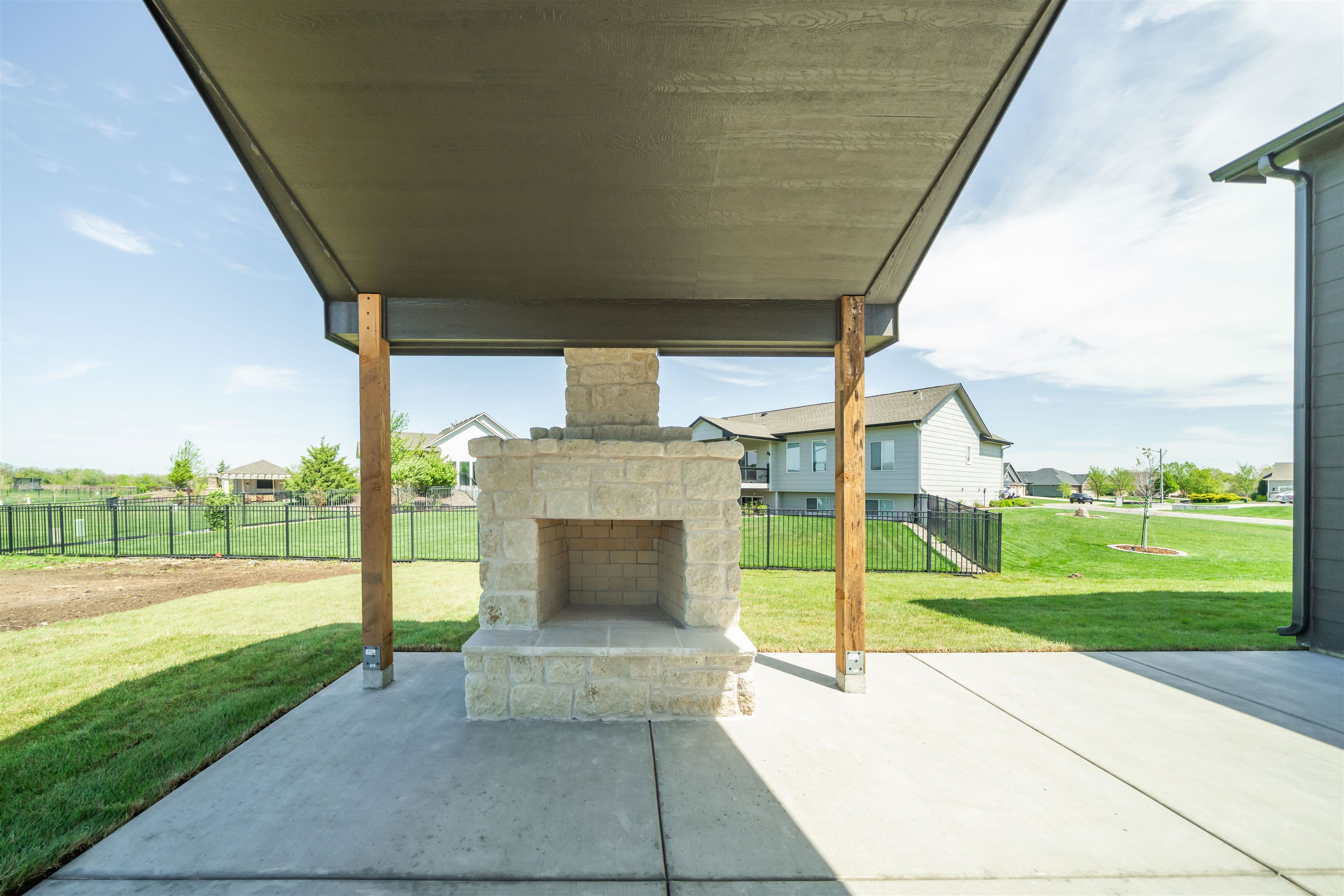 2013 N Clearstone St Property Photo 35