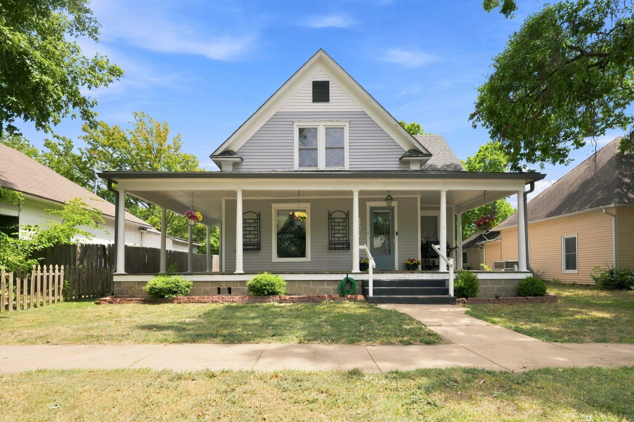 805 N C St Property Photo 1
