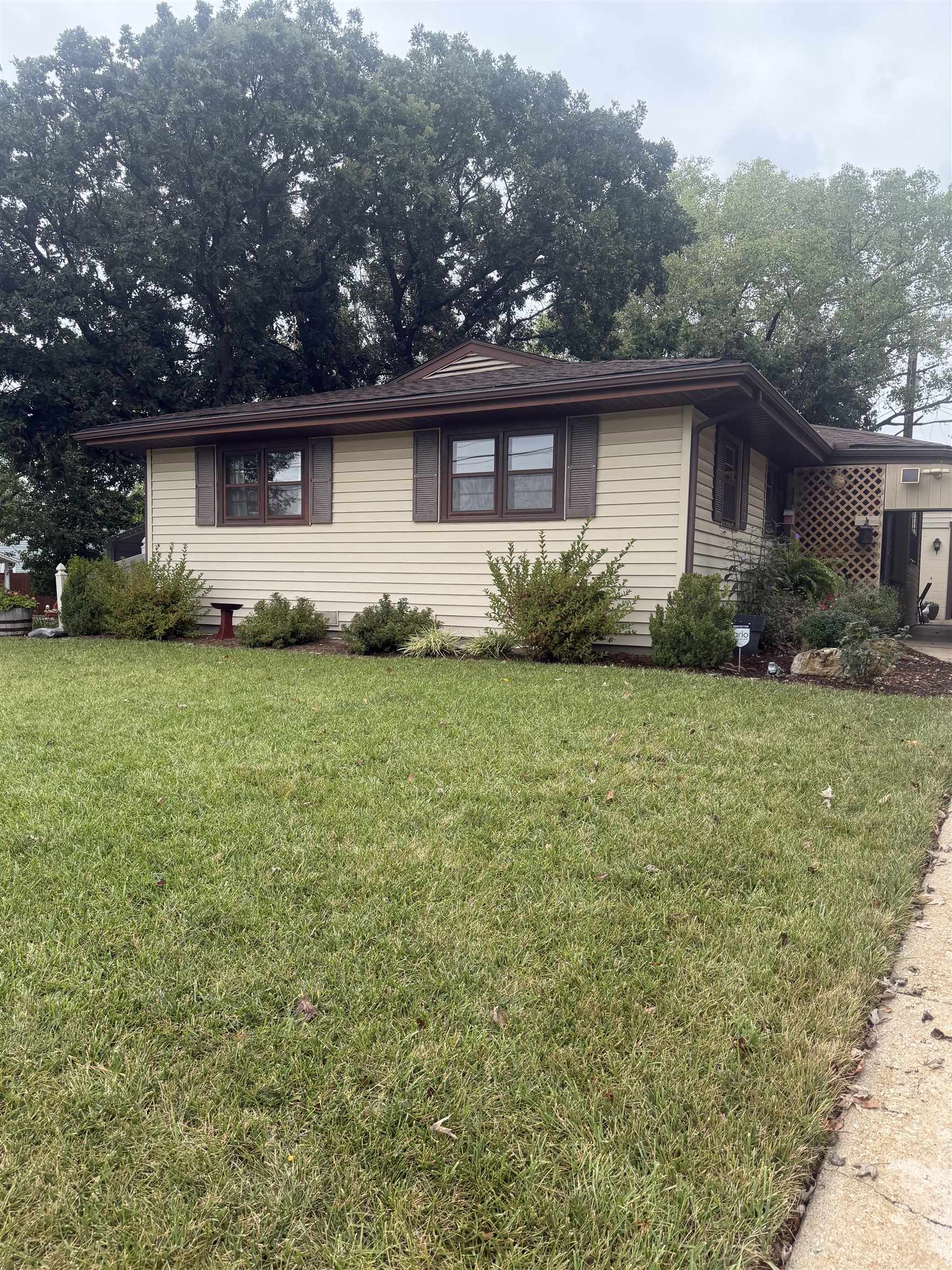 1404 W Towanda Property Photo 1