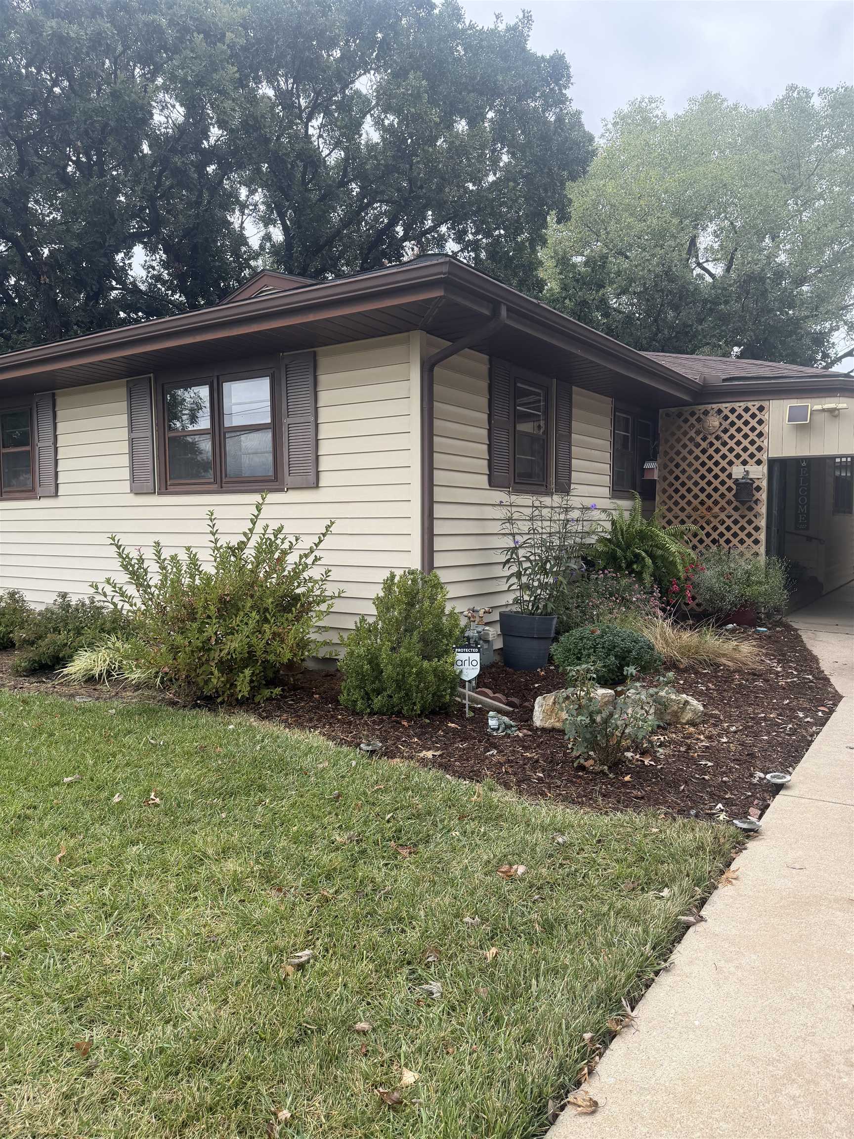1404 W Towanda Property Photo 2