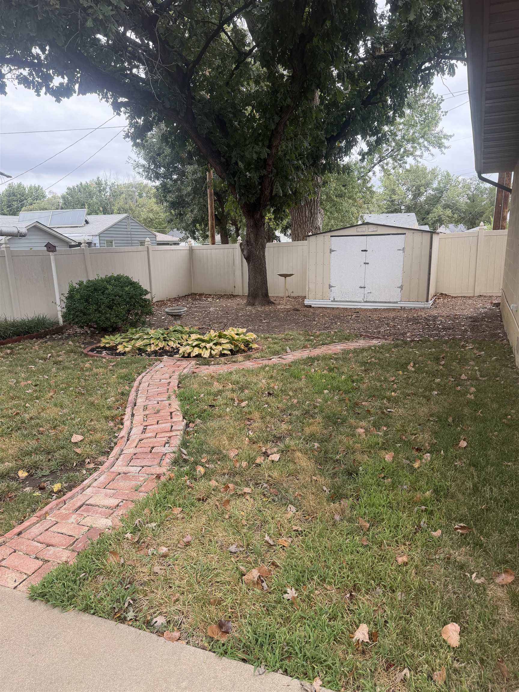 1404 W Towanda Property Photo 3