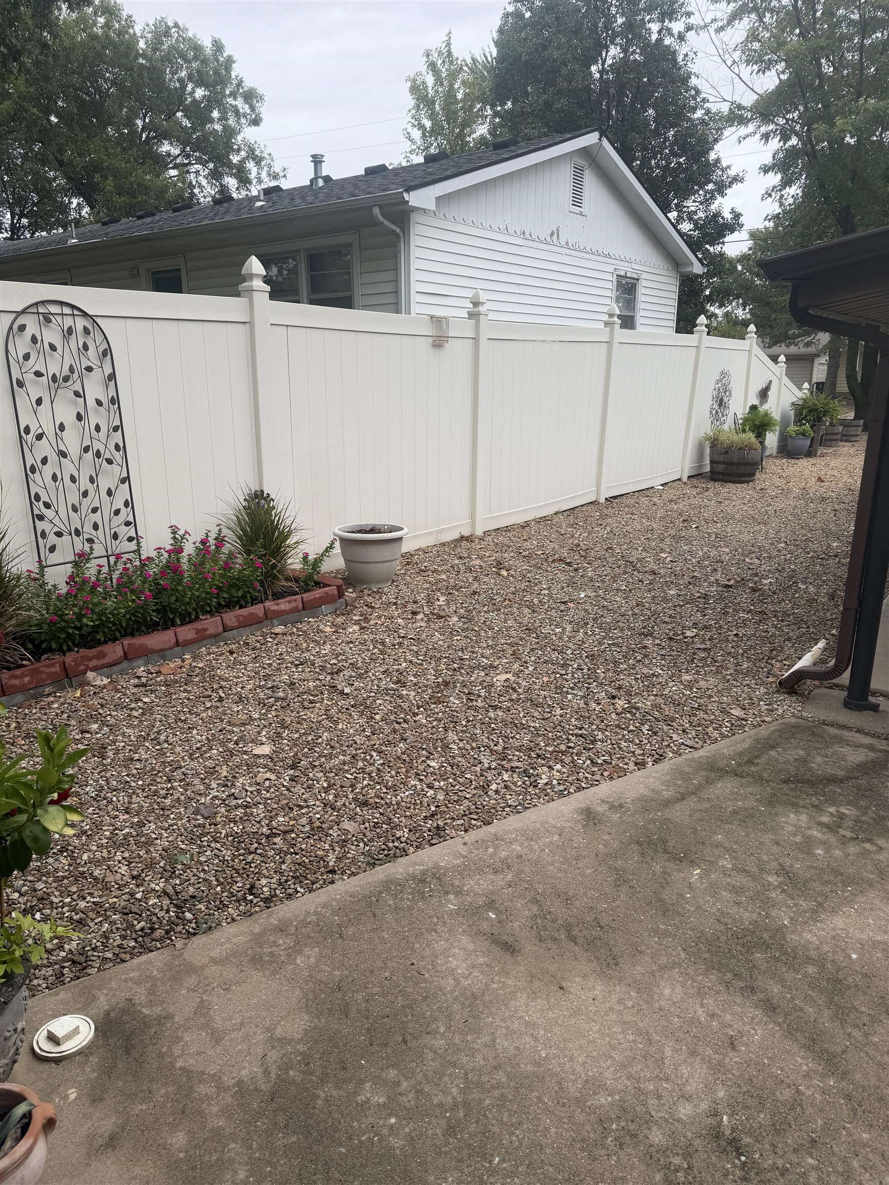 1404 W Towanda Property Photo 6