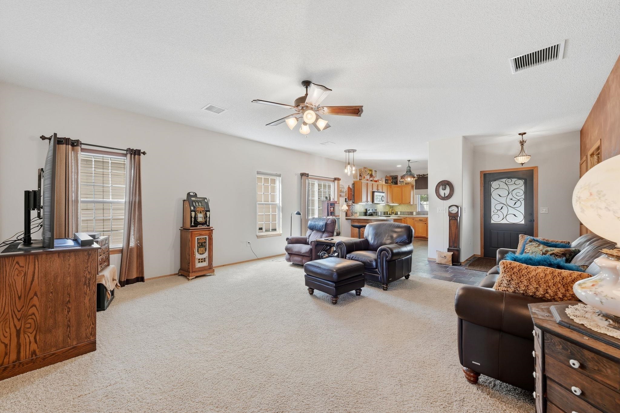 318 S Nineiron Property Photo 3