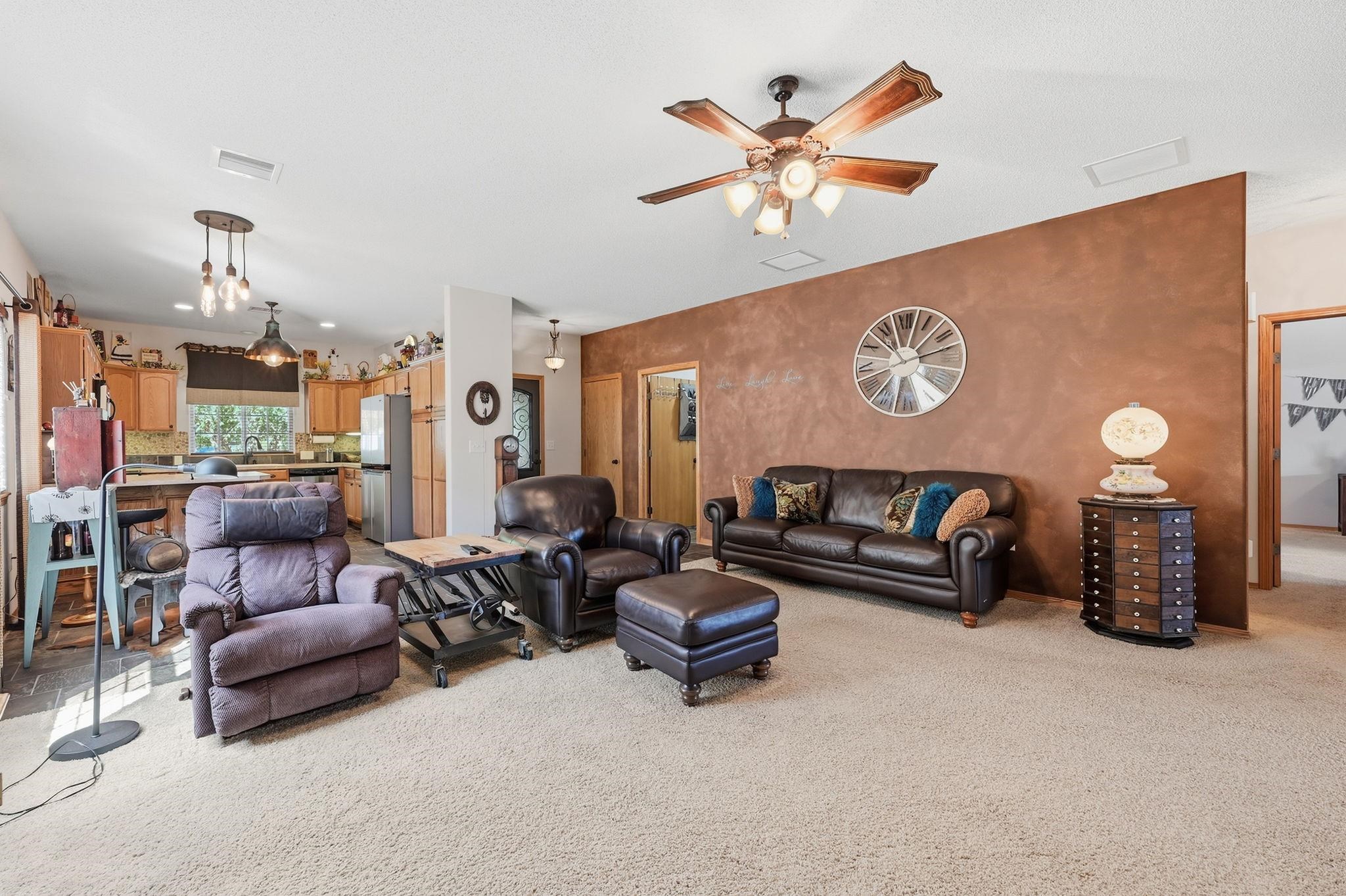 318 S Nineiron Property Photo 6