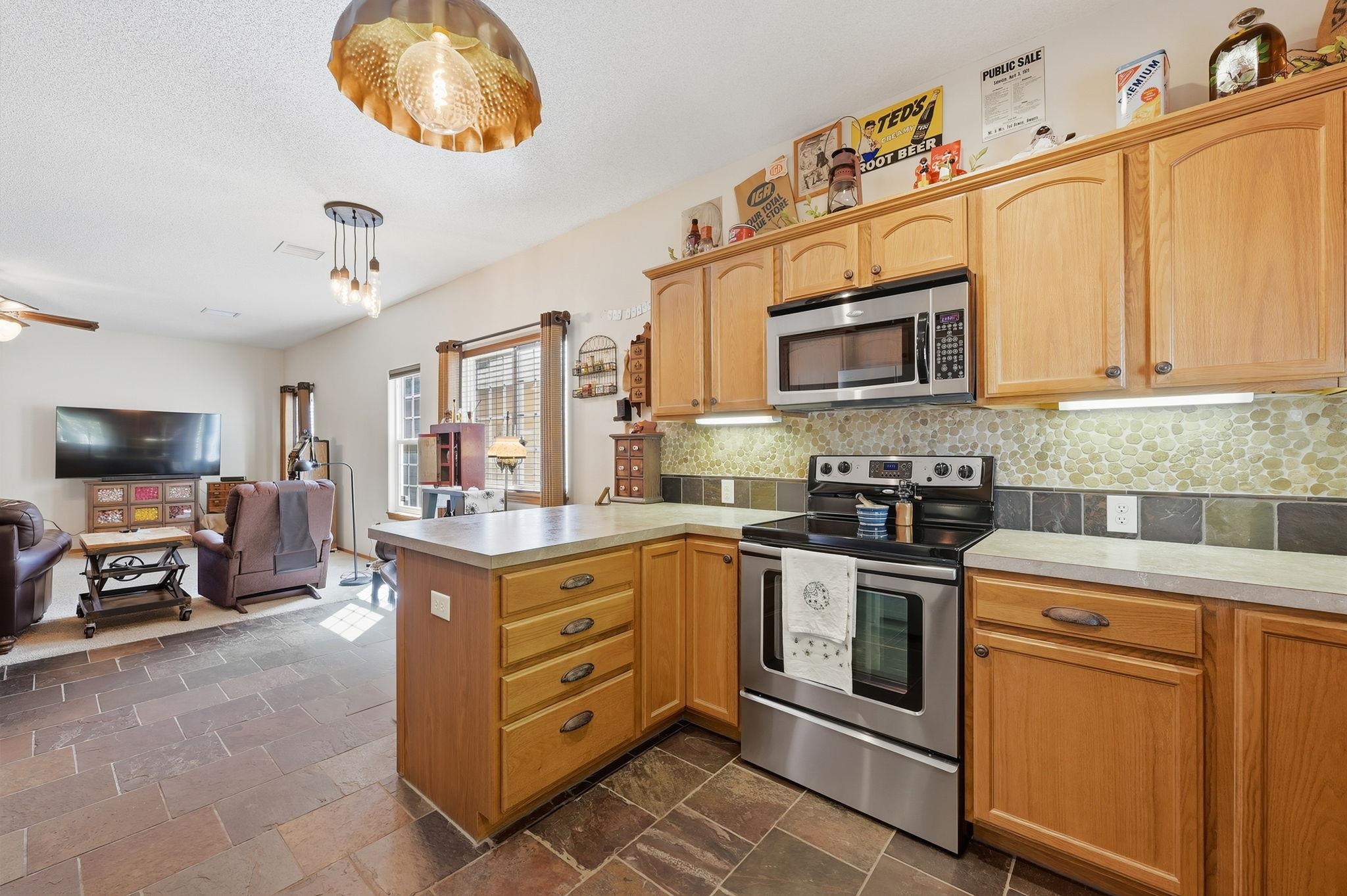 318 S Nineiron Property Photo 8