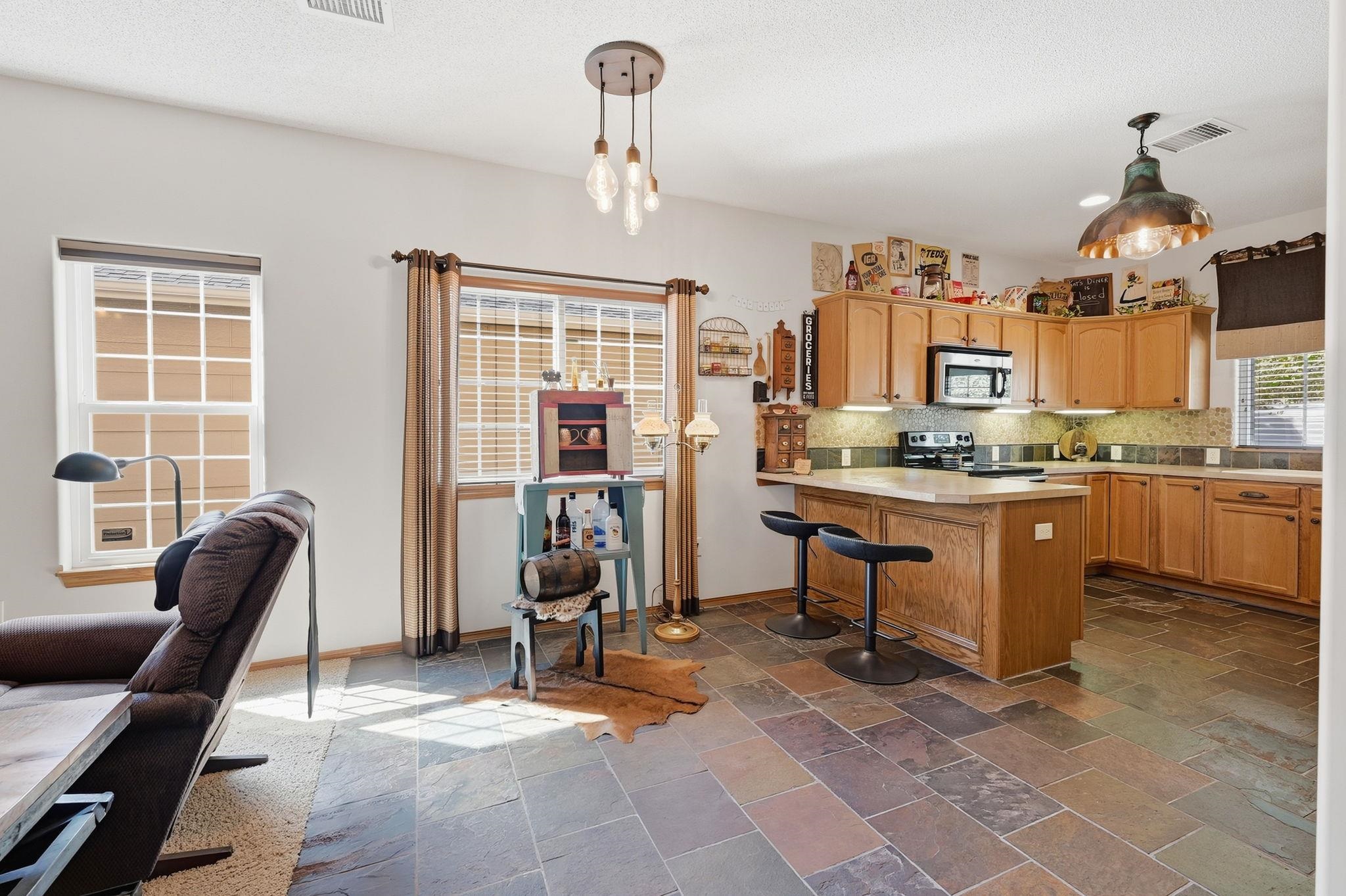 318 S Nineiron Property Photo 11