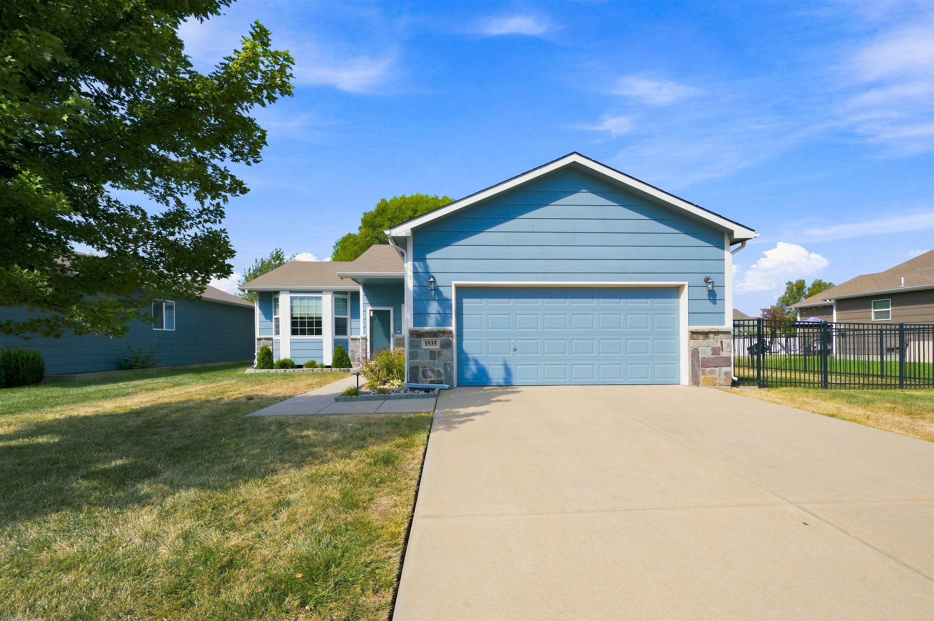 1535 N Kentucky Ln Property Photo 1