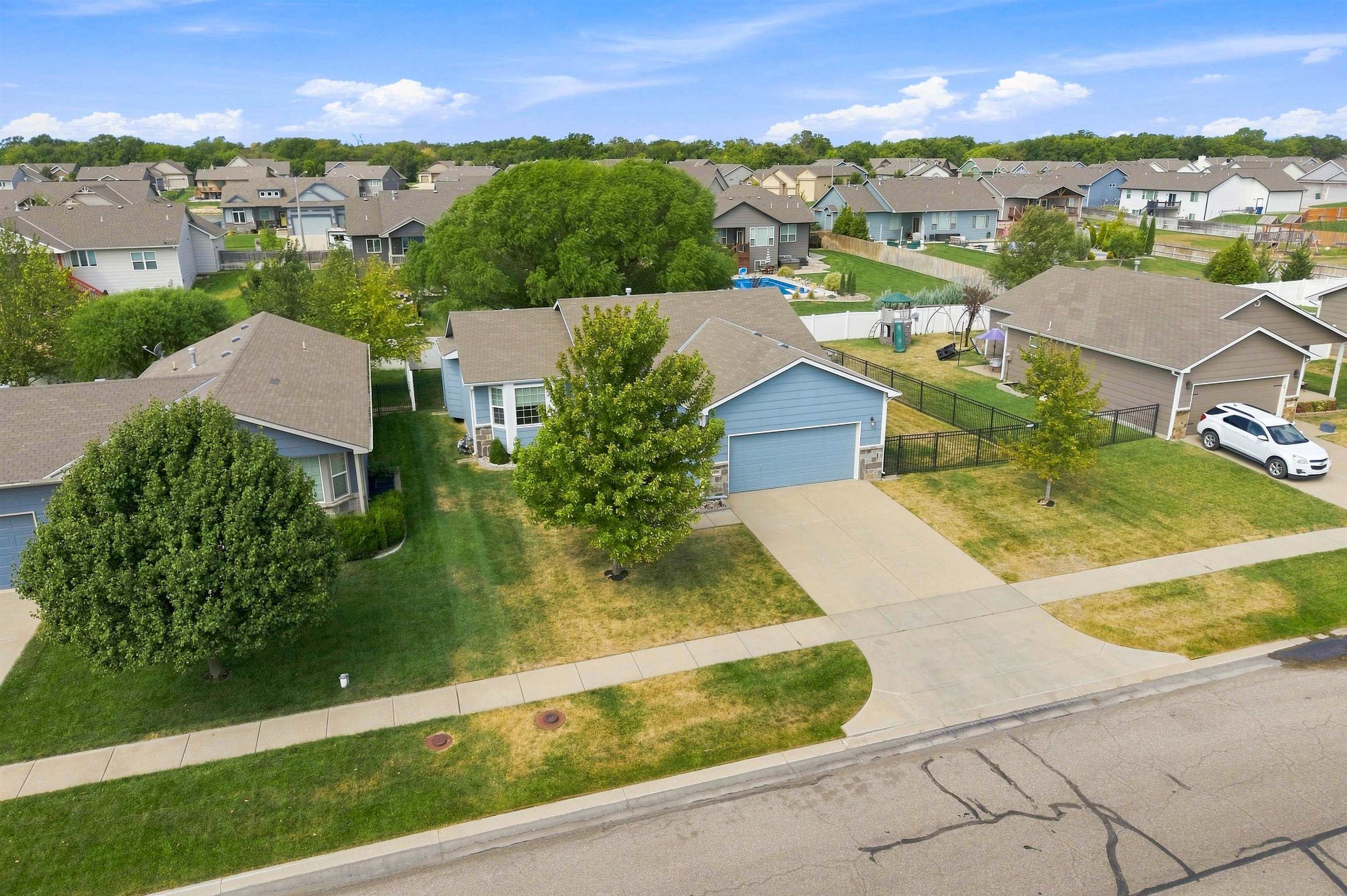 1535 N Kentucky Ln Property Photo 3