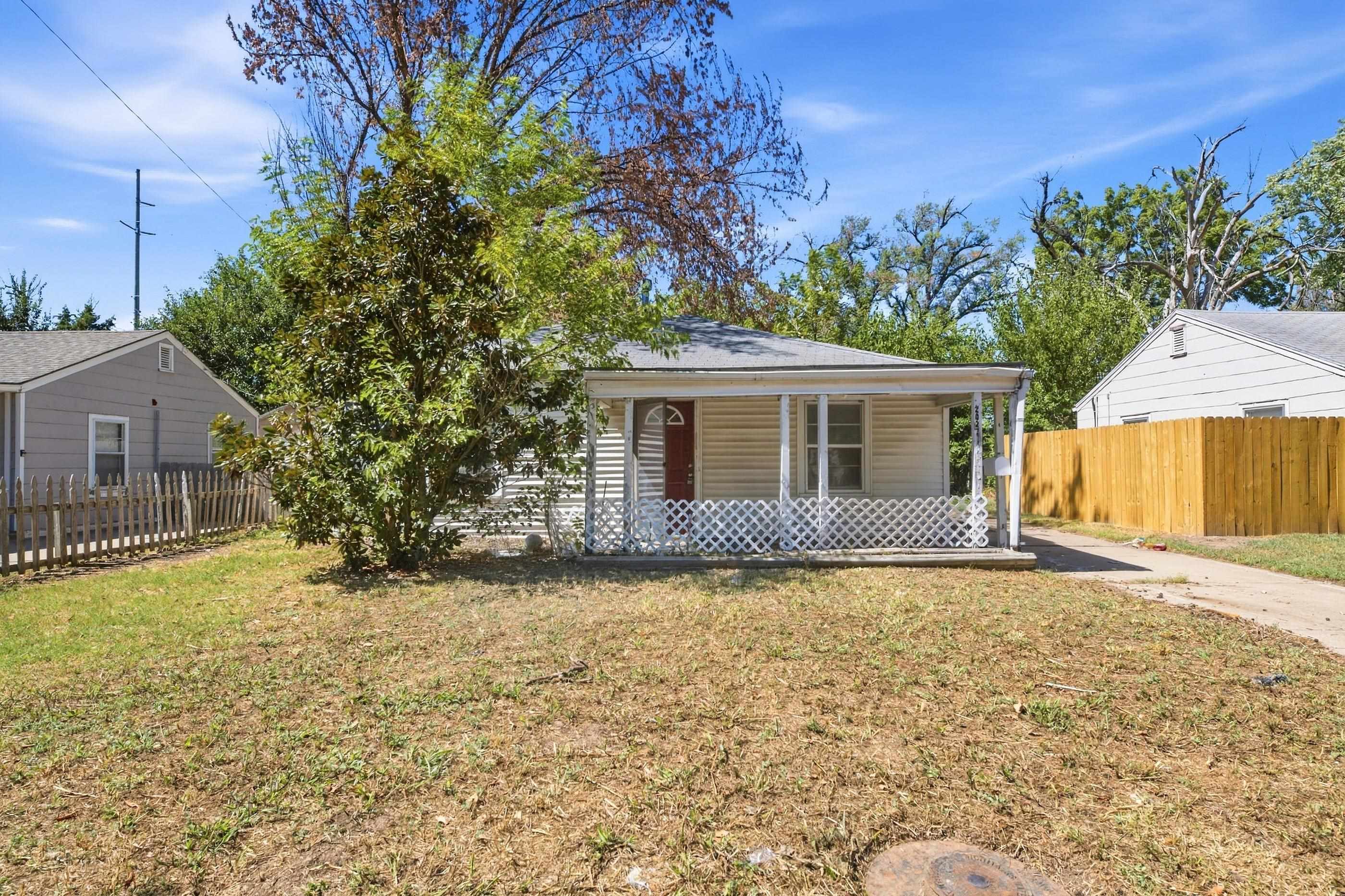 2027 S Madison Ave Property Photo 1