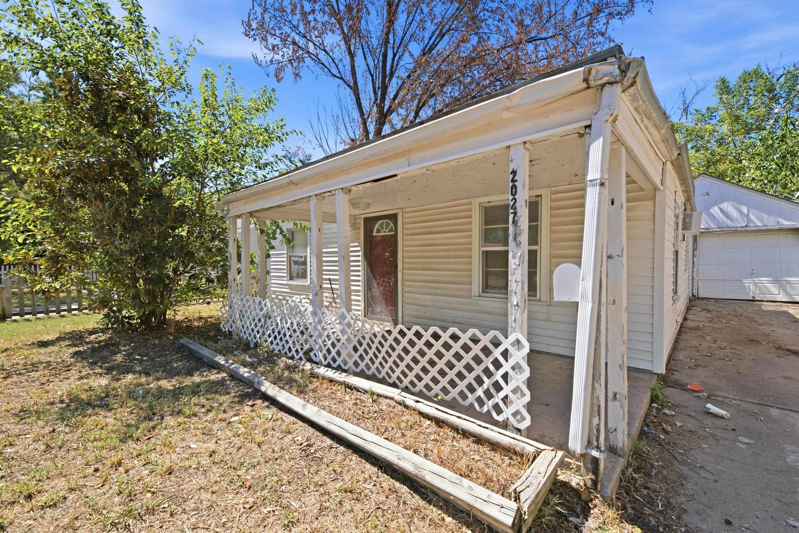 2027 S Madison Ave Property Photo 4