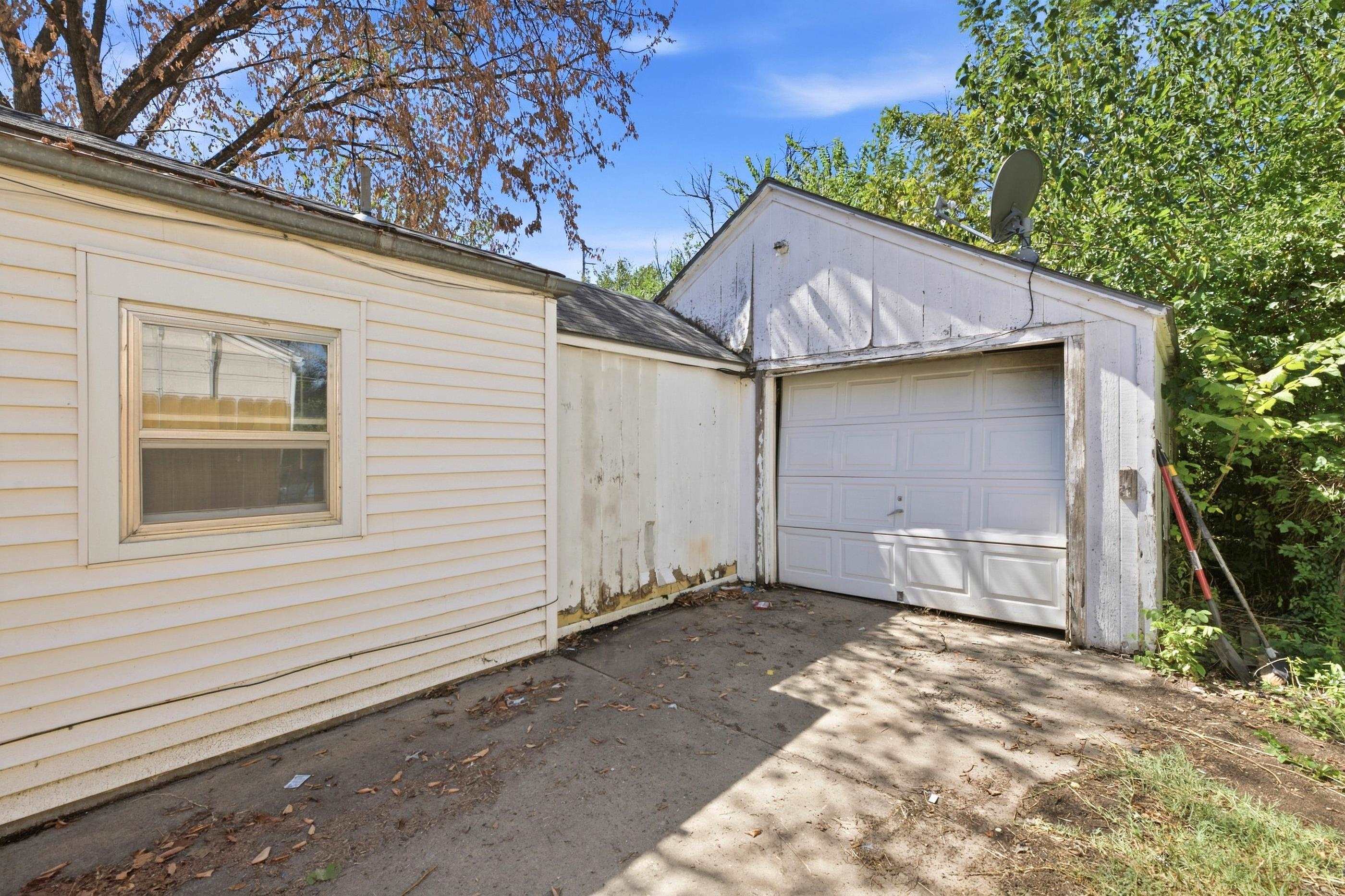 2027 S Madison Ave Property Photo 5