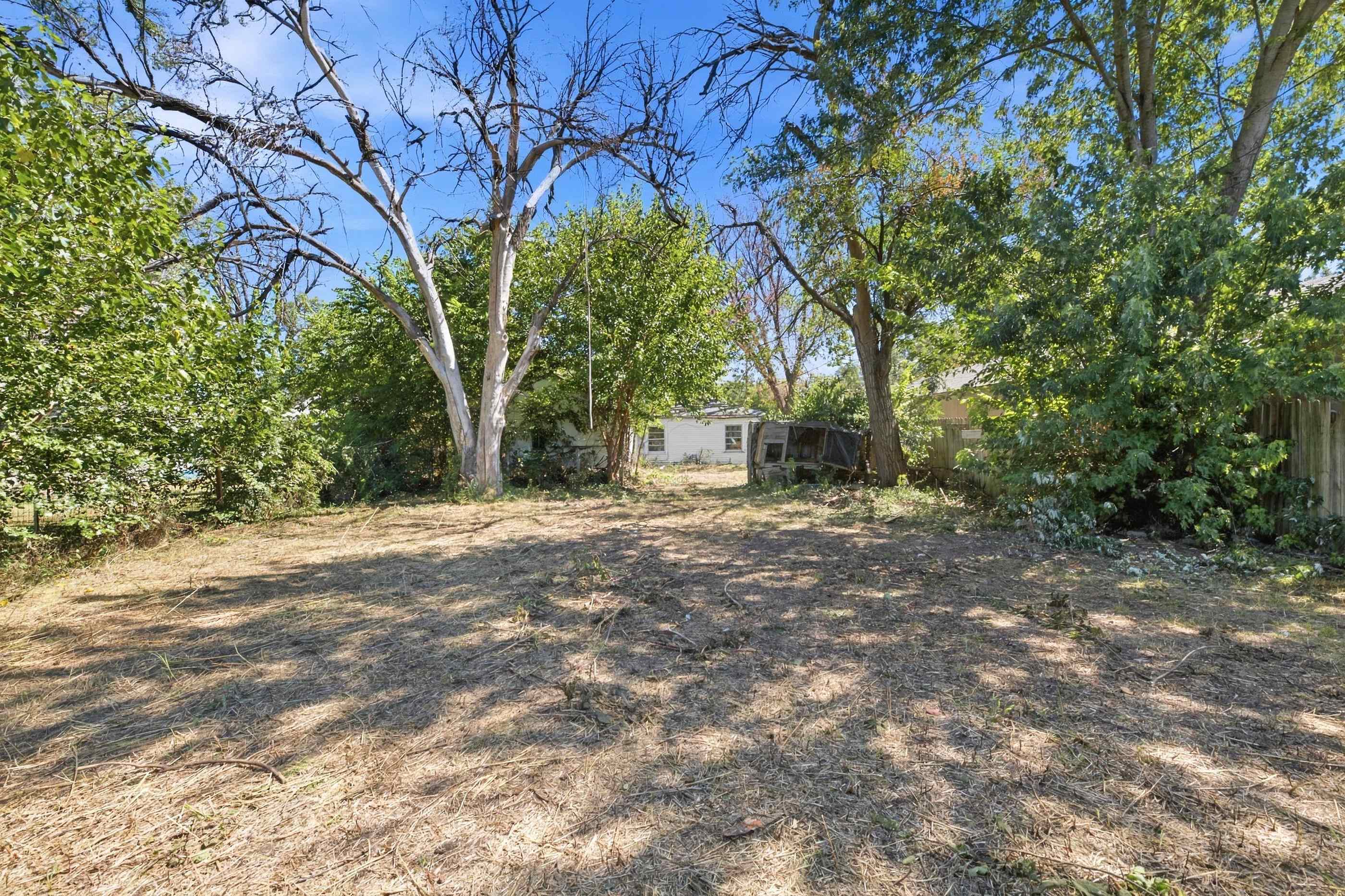 2027 S Madison Ave Property Photo 10