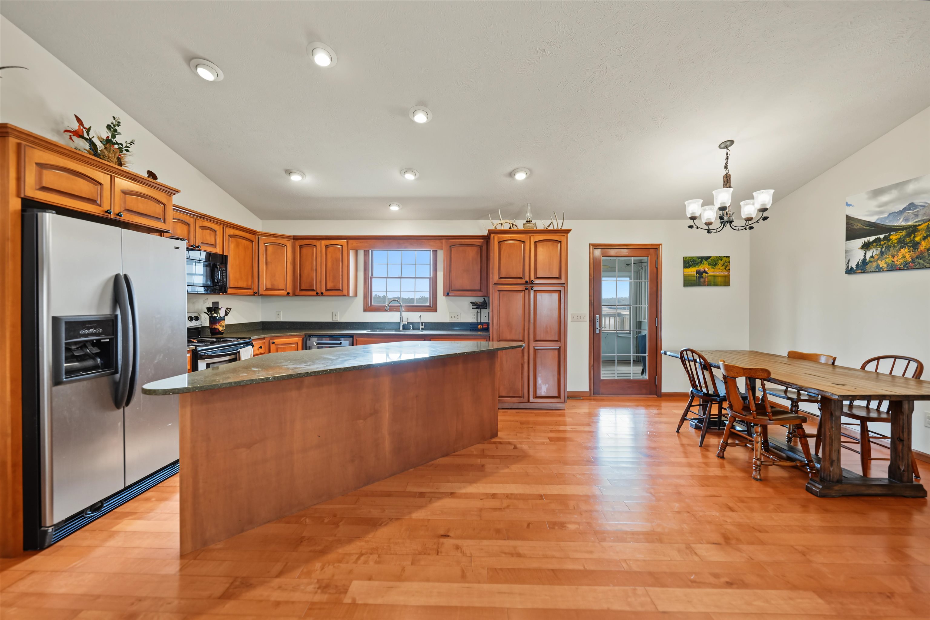 2418 Flag Rd Property Photo 6