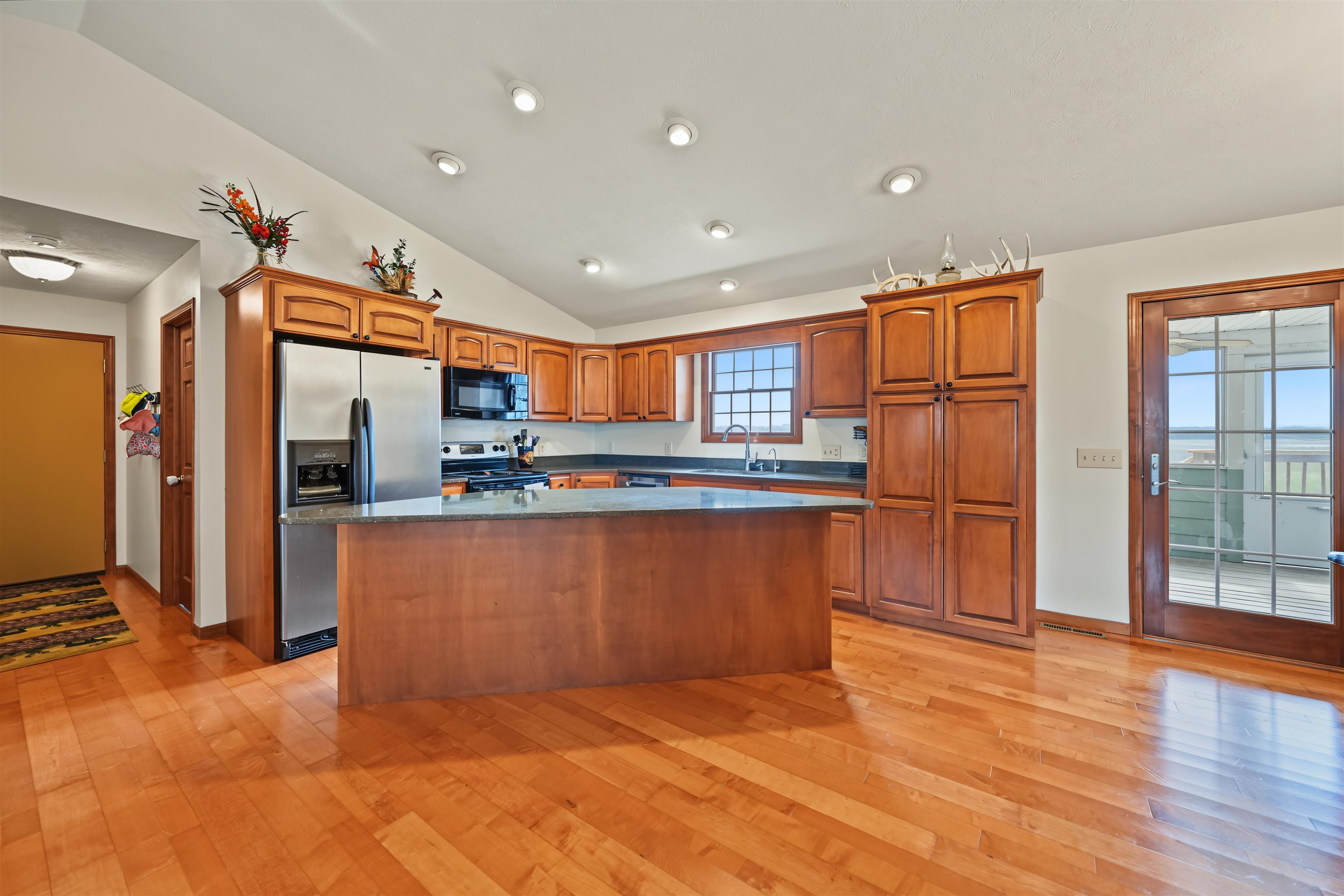 2418 Flag Rd Property Photo 8