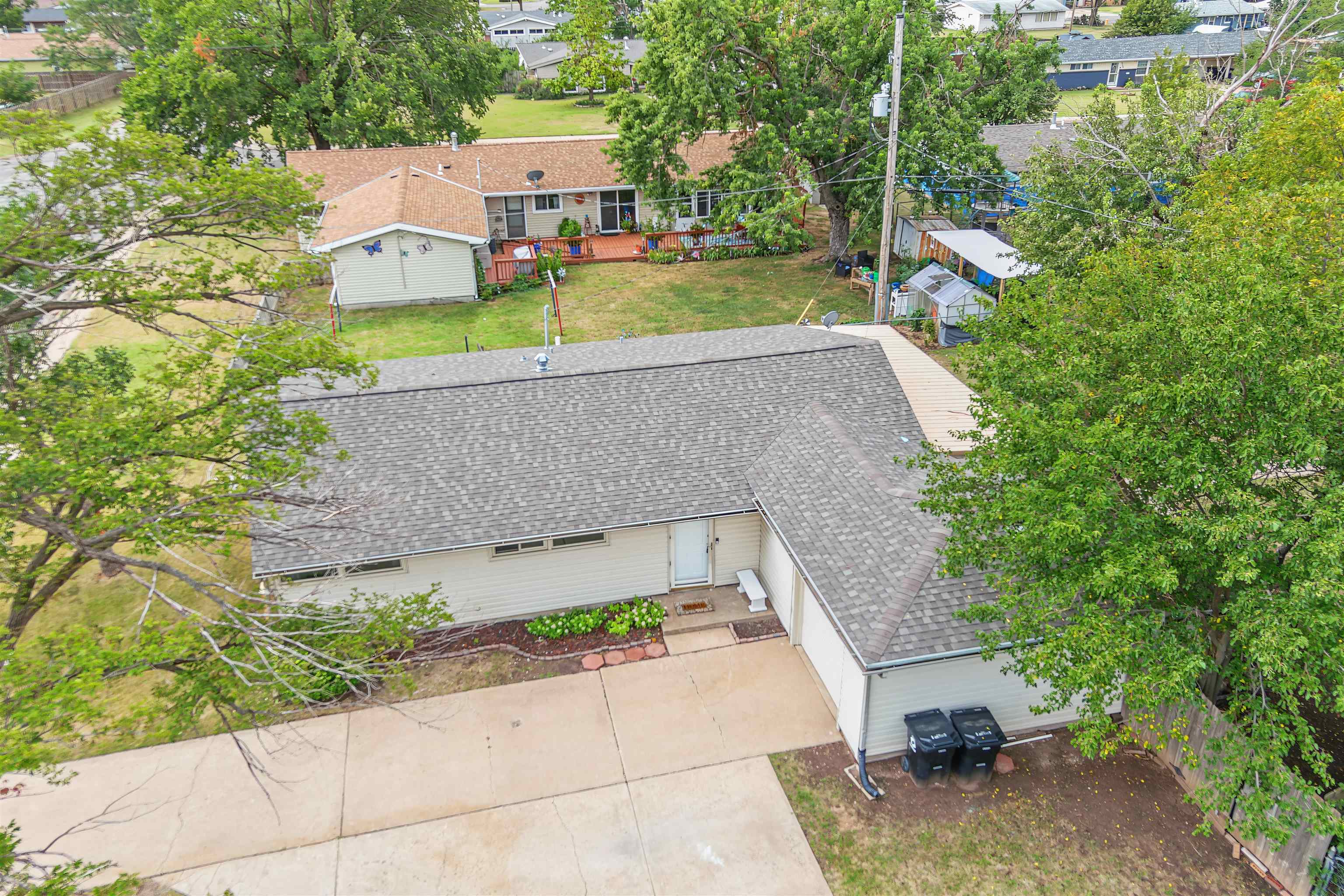 3216 Canterbury Dr Property Photo 5