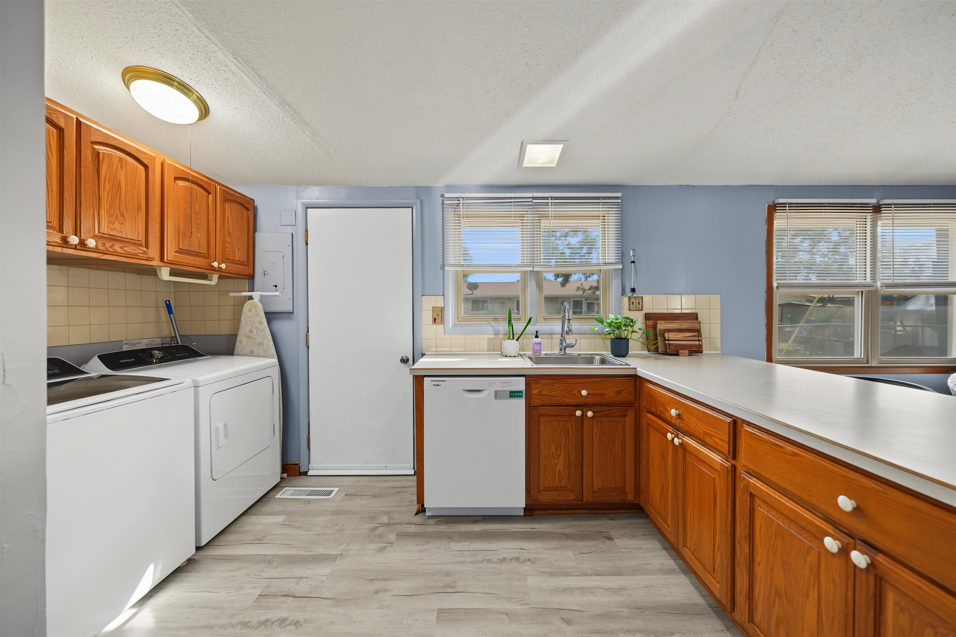 3216 Canterbury Dr Property Photo 10