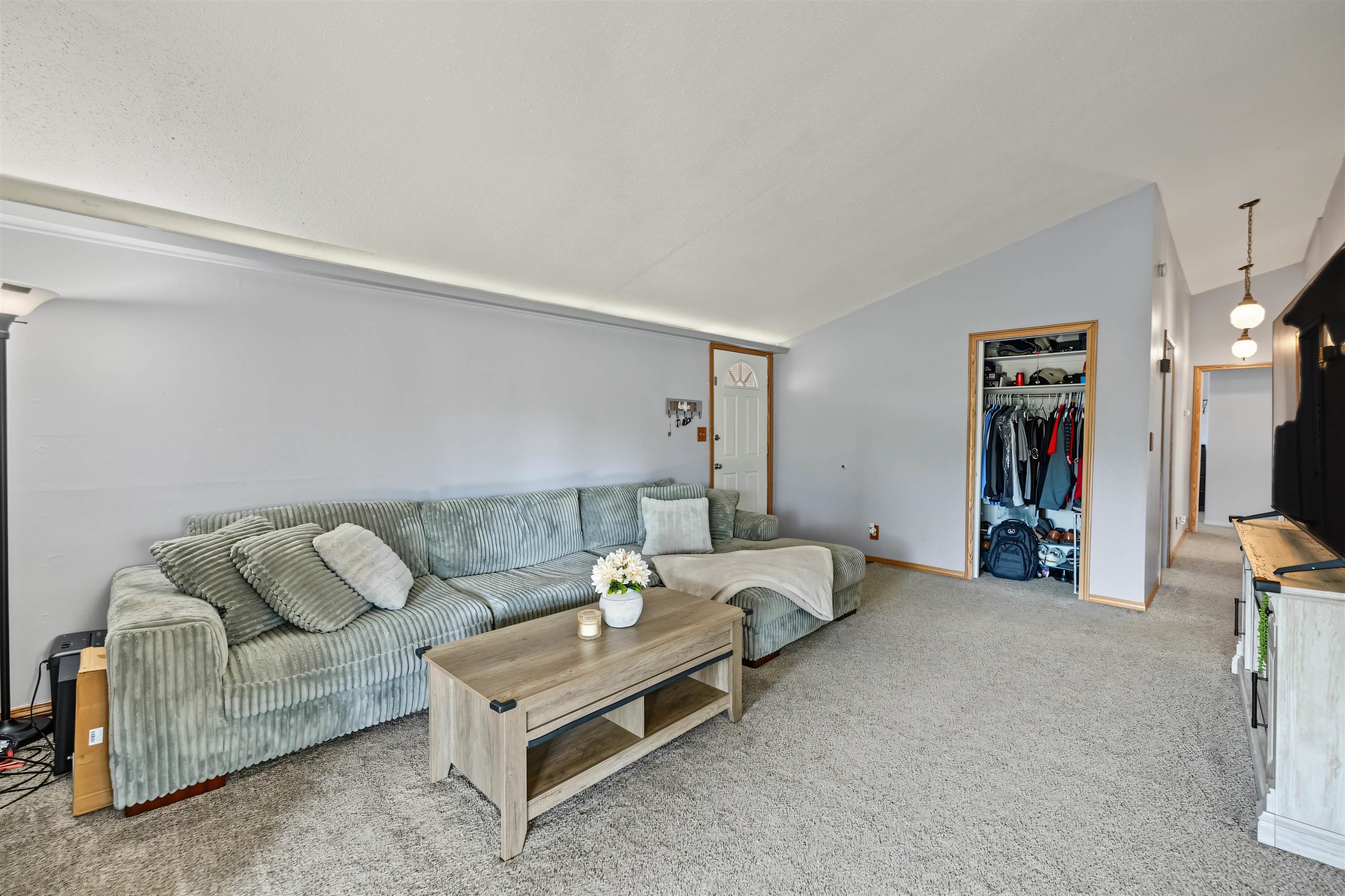 3216 Canterbury Dr Property Photo 12