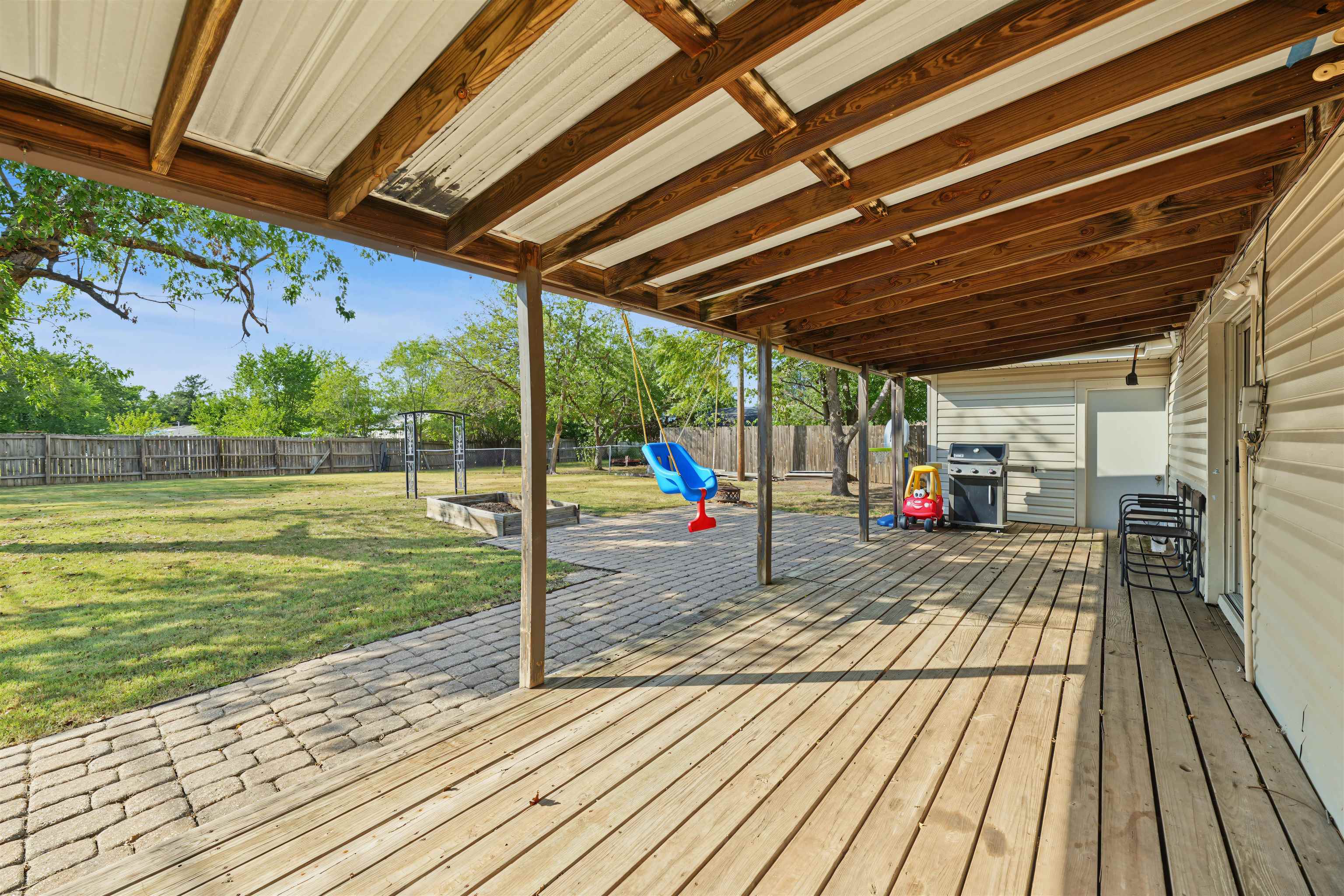 3216 Canterbury Dr Property Photo 19