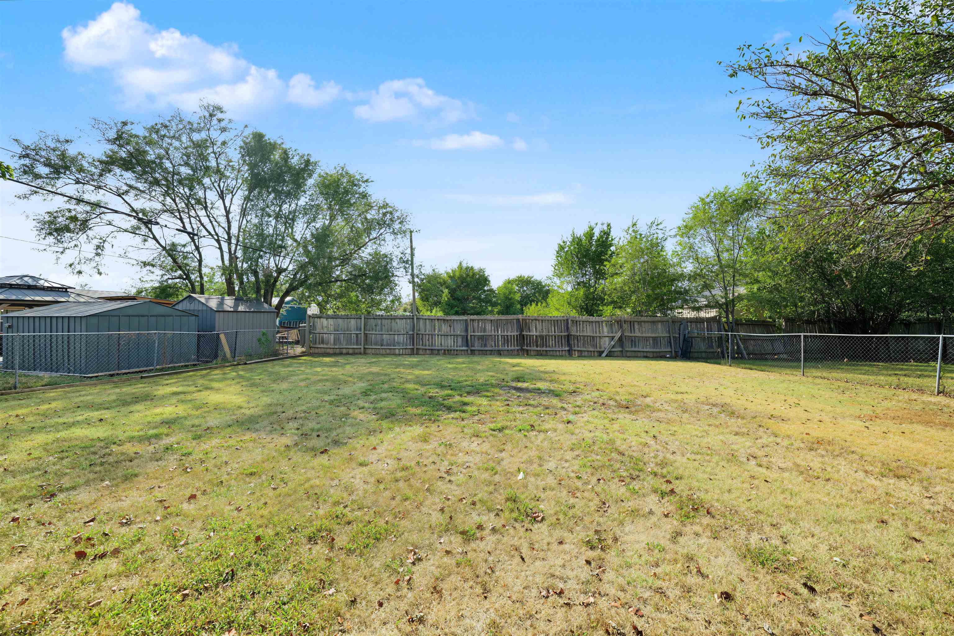 3216 Canterbury Dr Property Photo 21