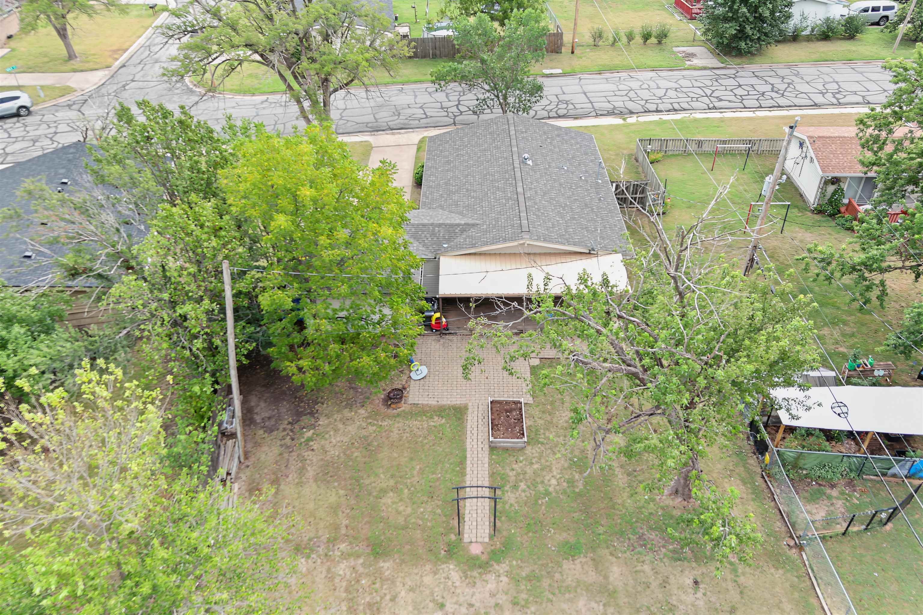 3216 Canterbury Dr Property Photo 28