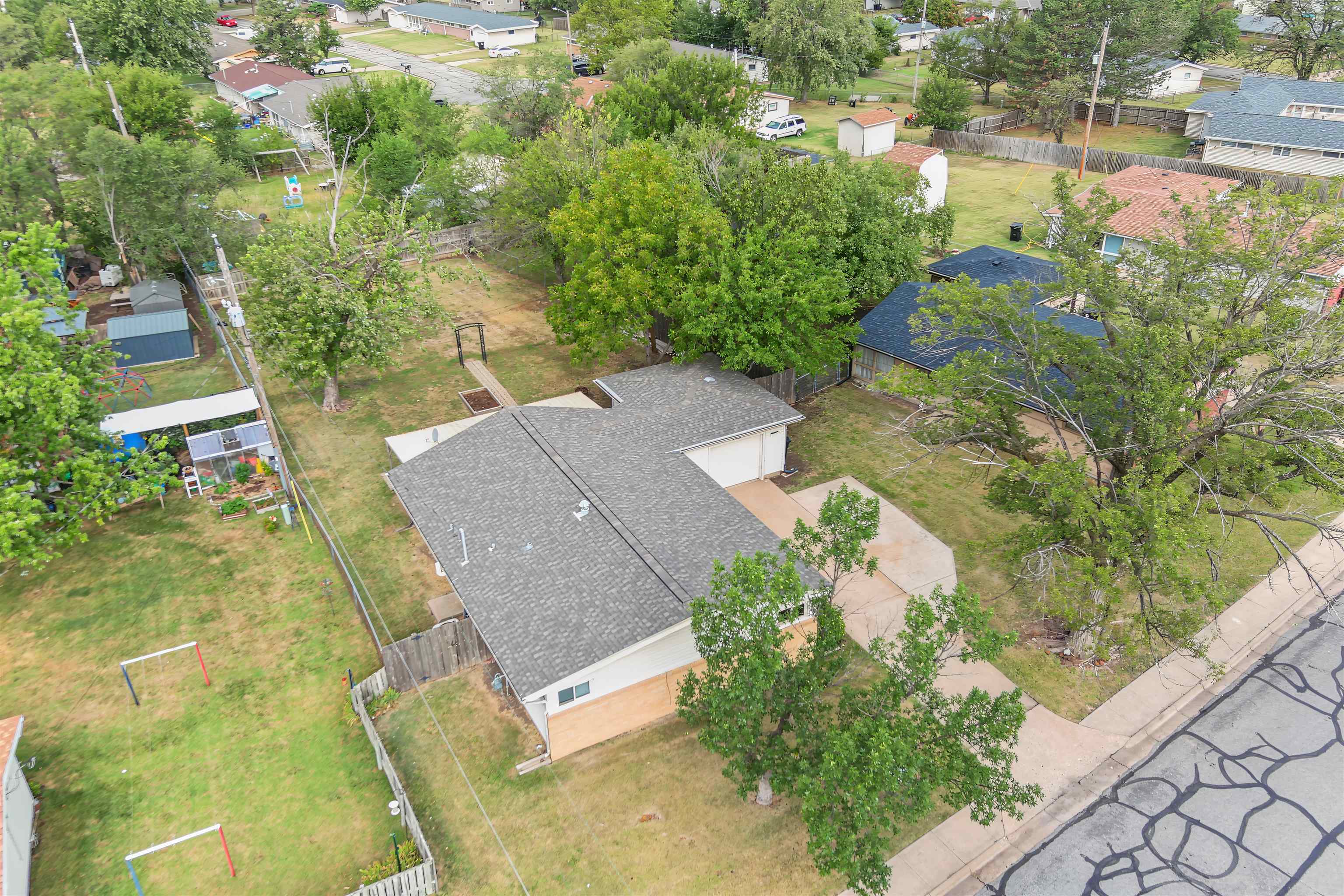 3216 Canterbury Dr Property Photo 29