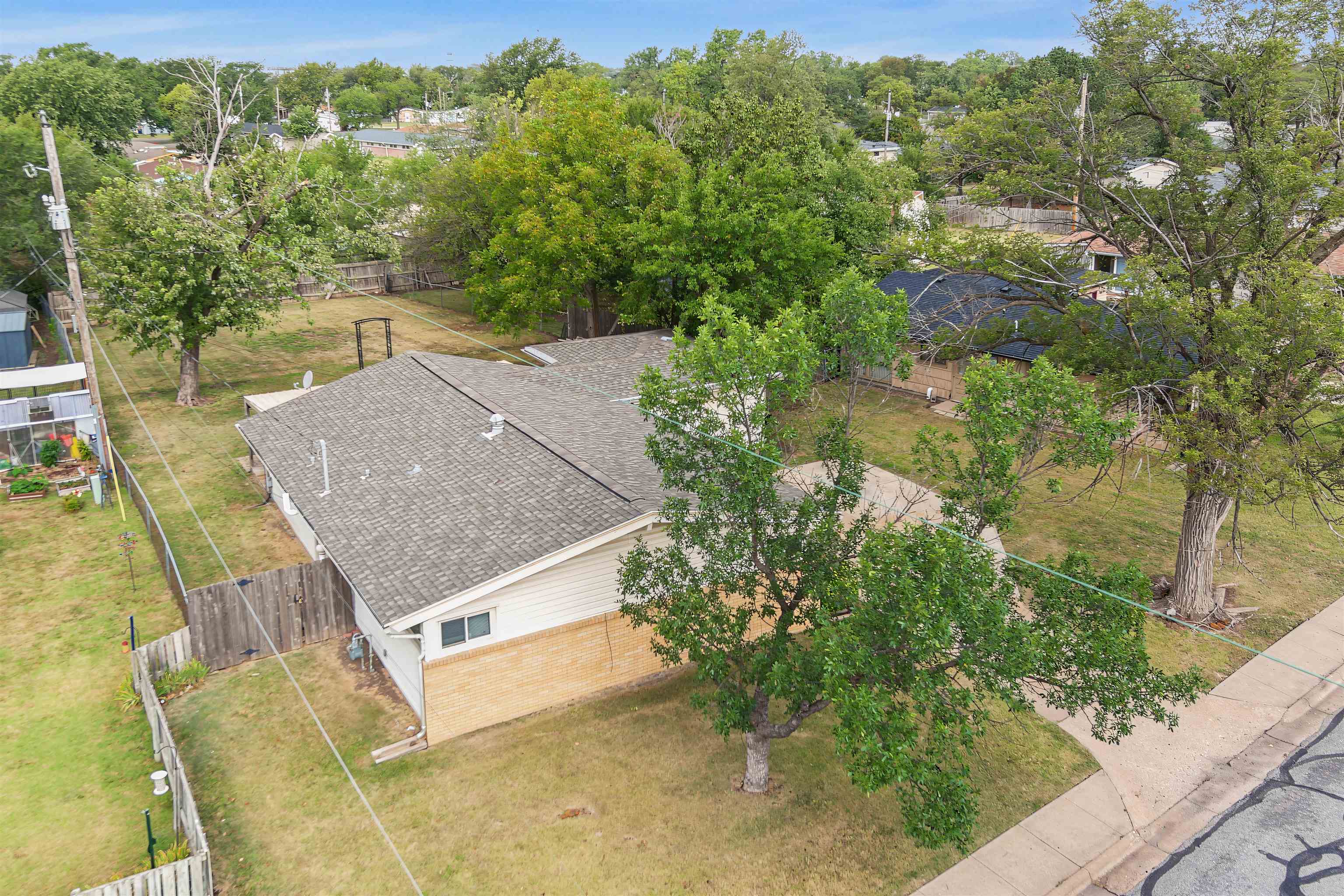 3216 Canterbury Dr Property Photo 30