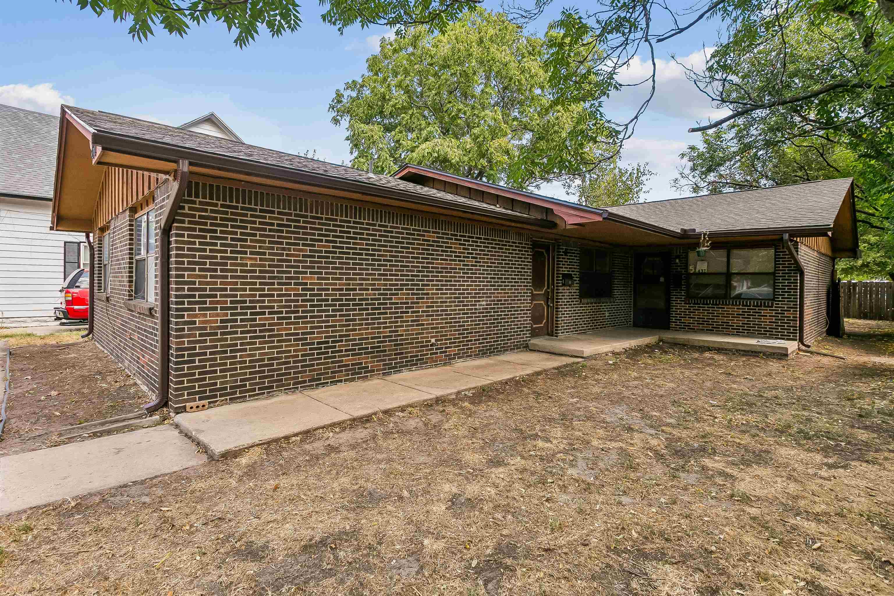 430 N Dodge Property Photo 2