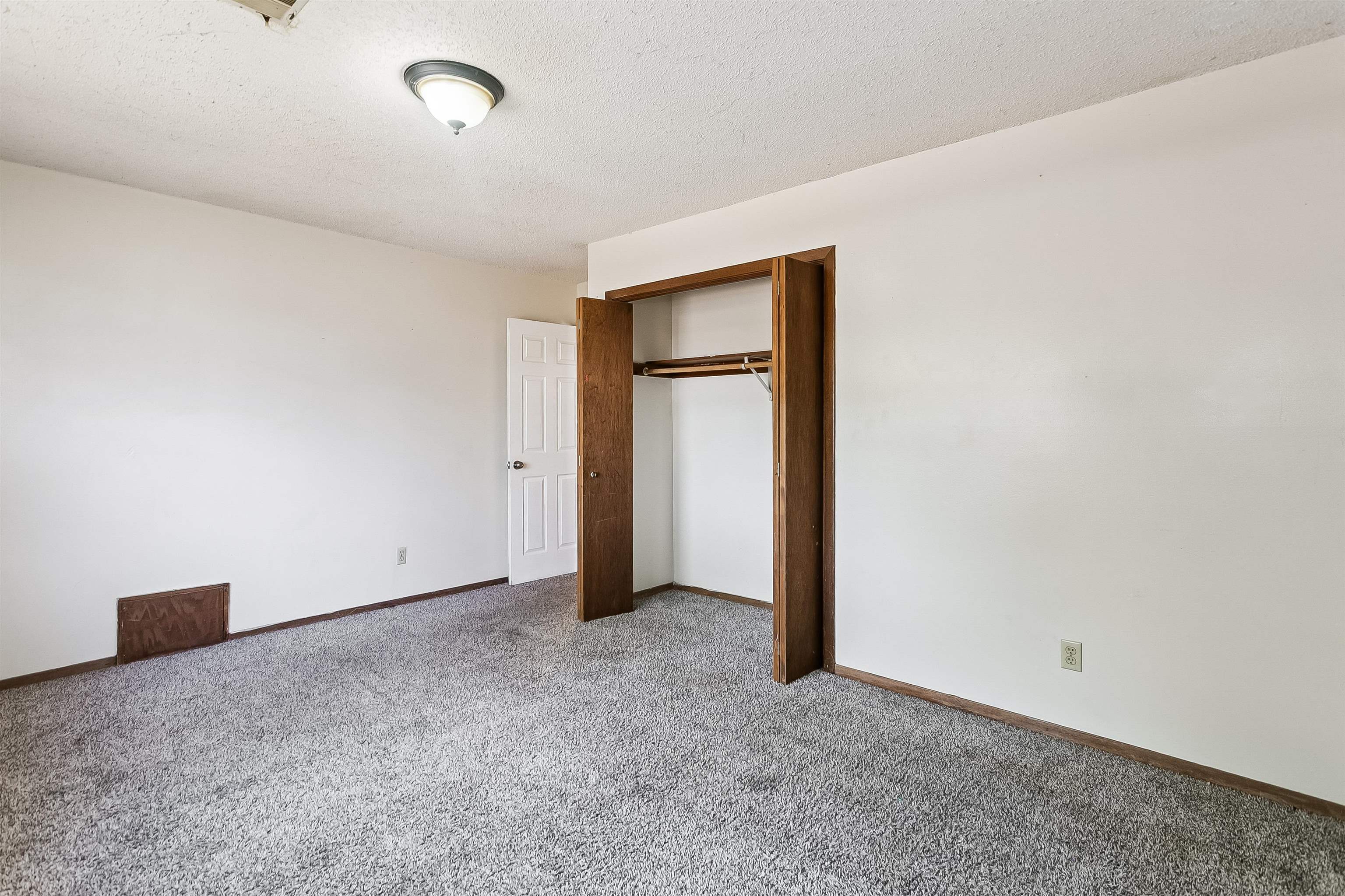 430 N Dodge Property Photo 26