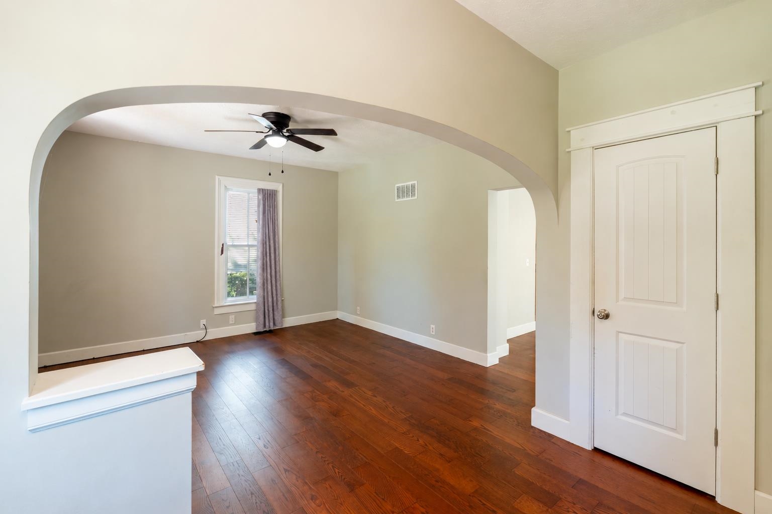 706 W Ash Street Property Photo 4