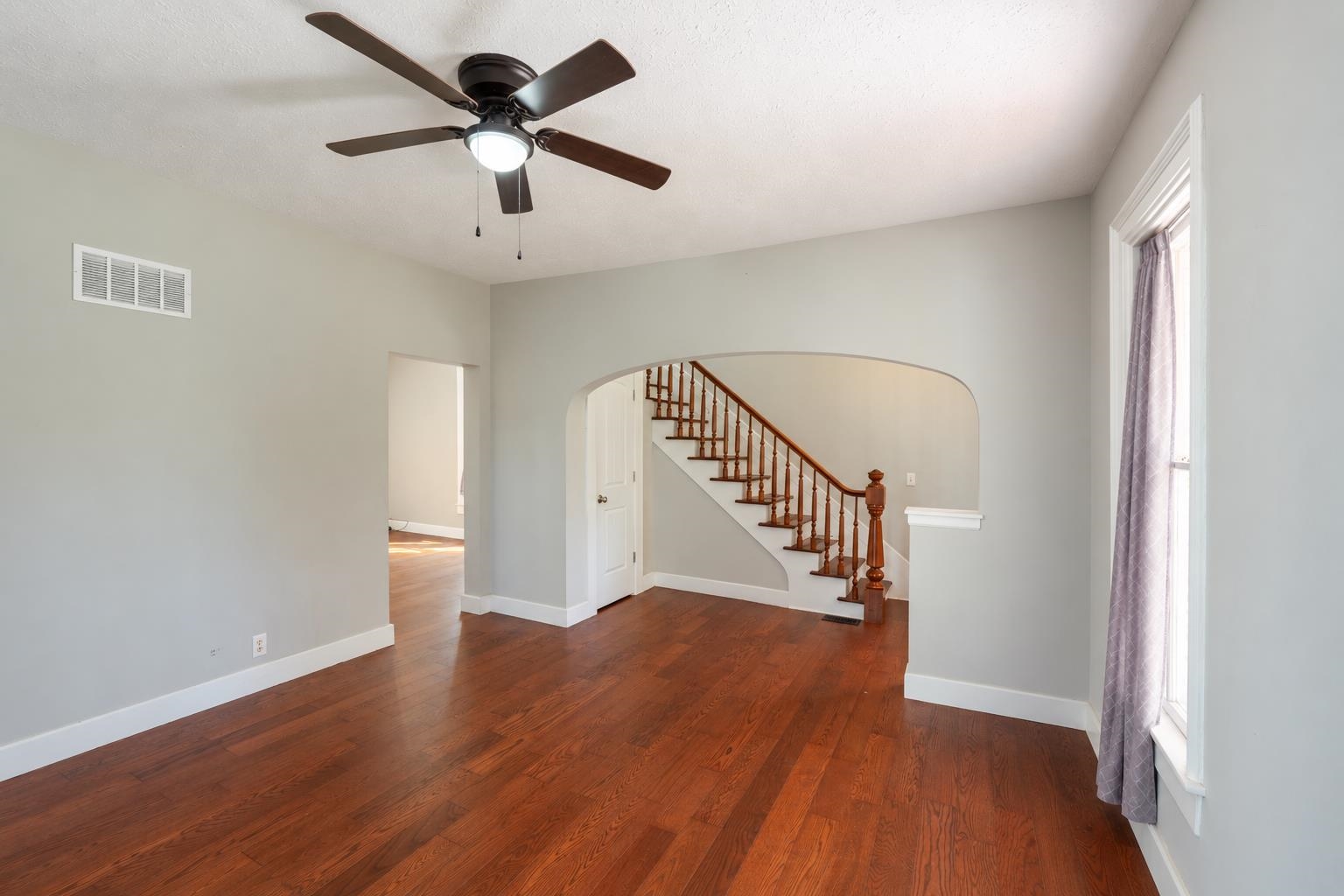 706 W Ash Street Property Photo 5